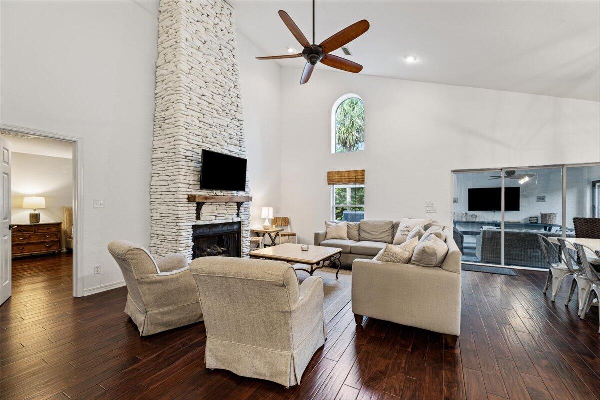 4639 Paradise Isle