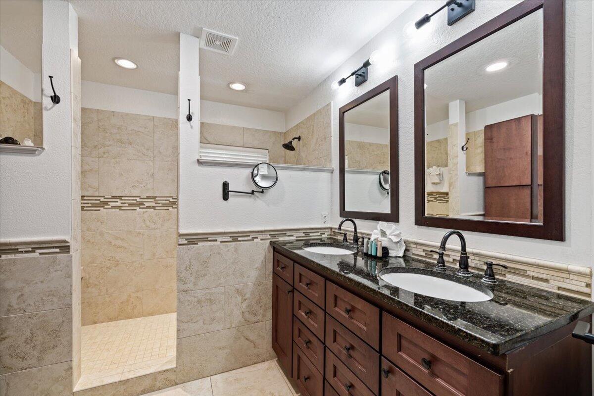 4639 Paradise Isle