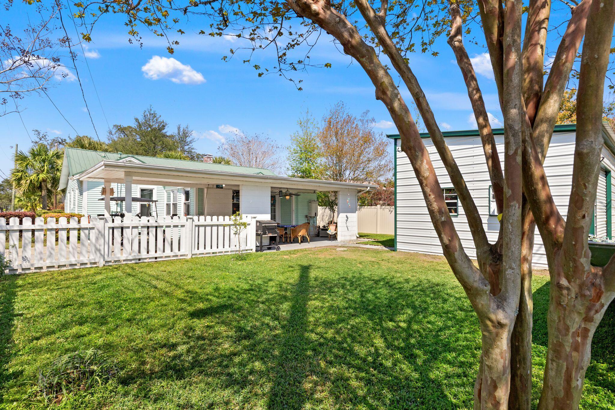 200 N Cove Boulevard