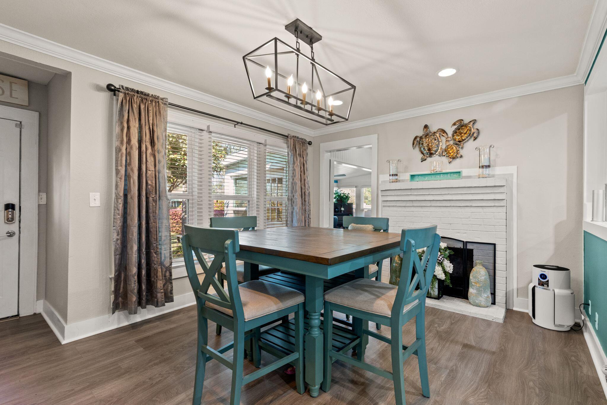 200 N Cove Boulevard