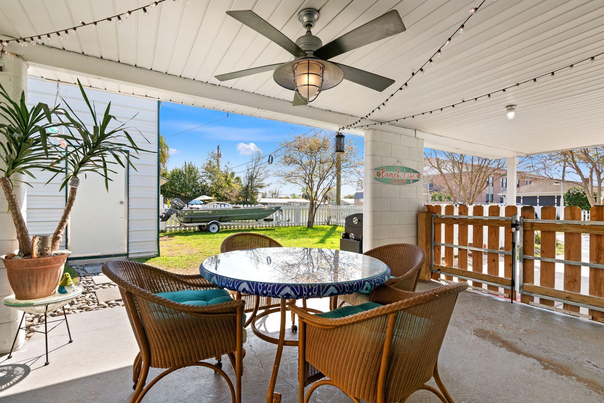 200 N Cove Boulevard