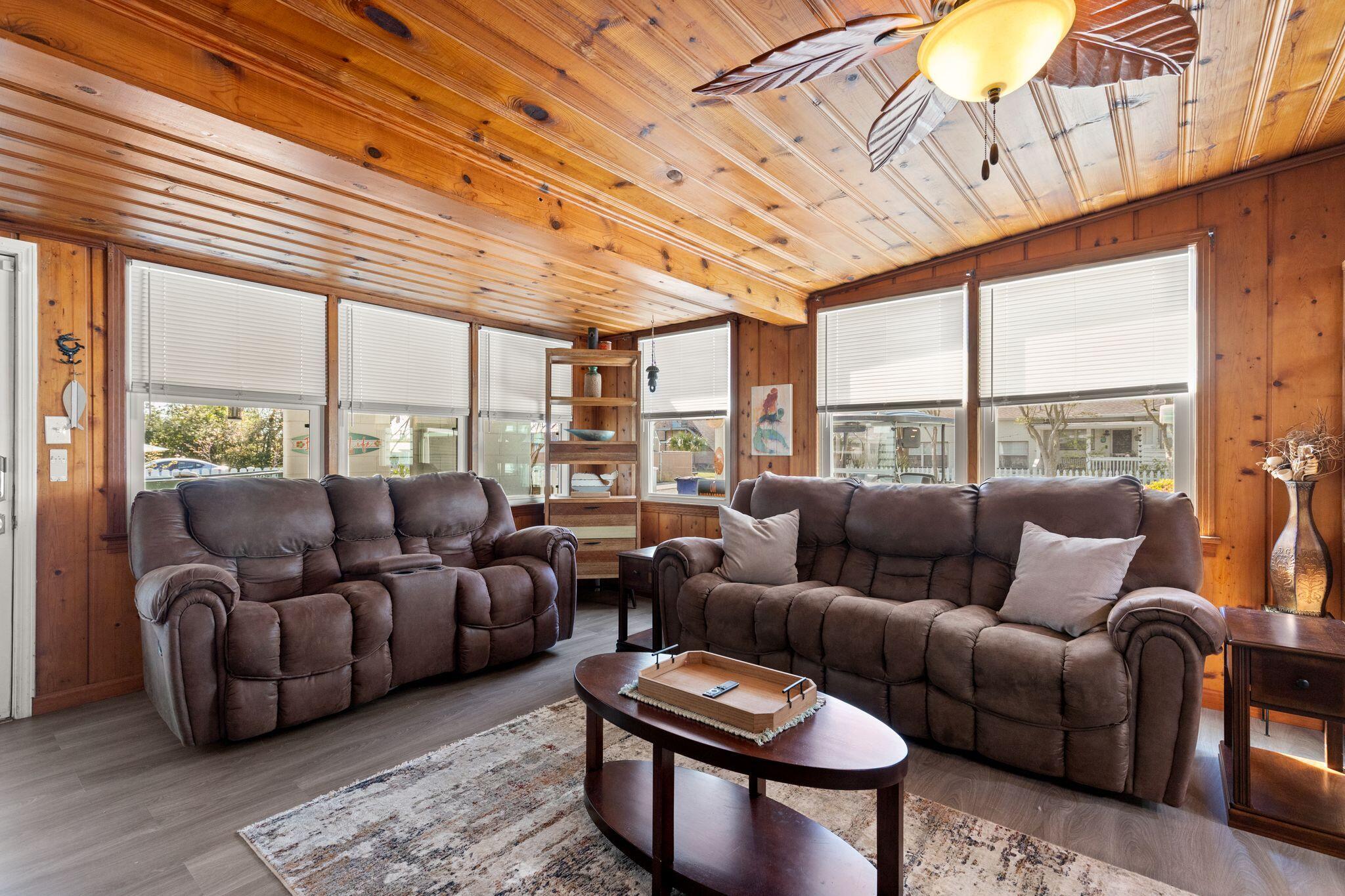 200 N Cove Boulevard