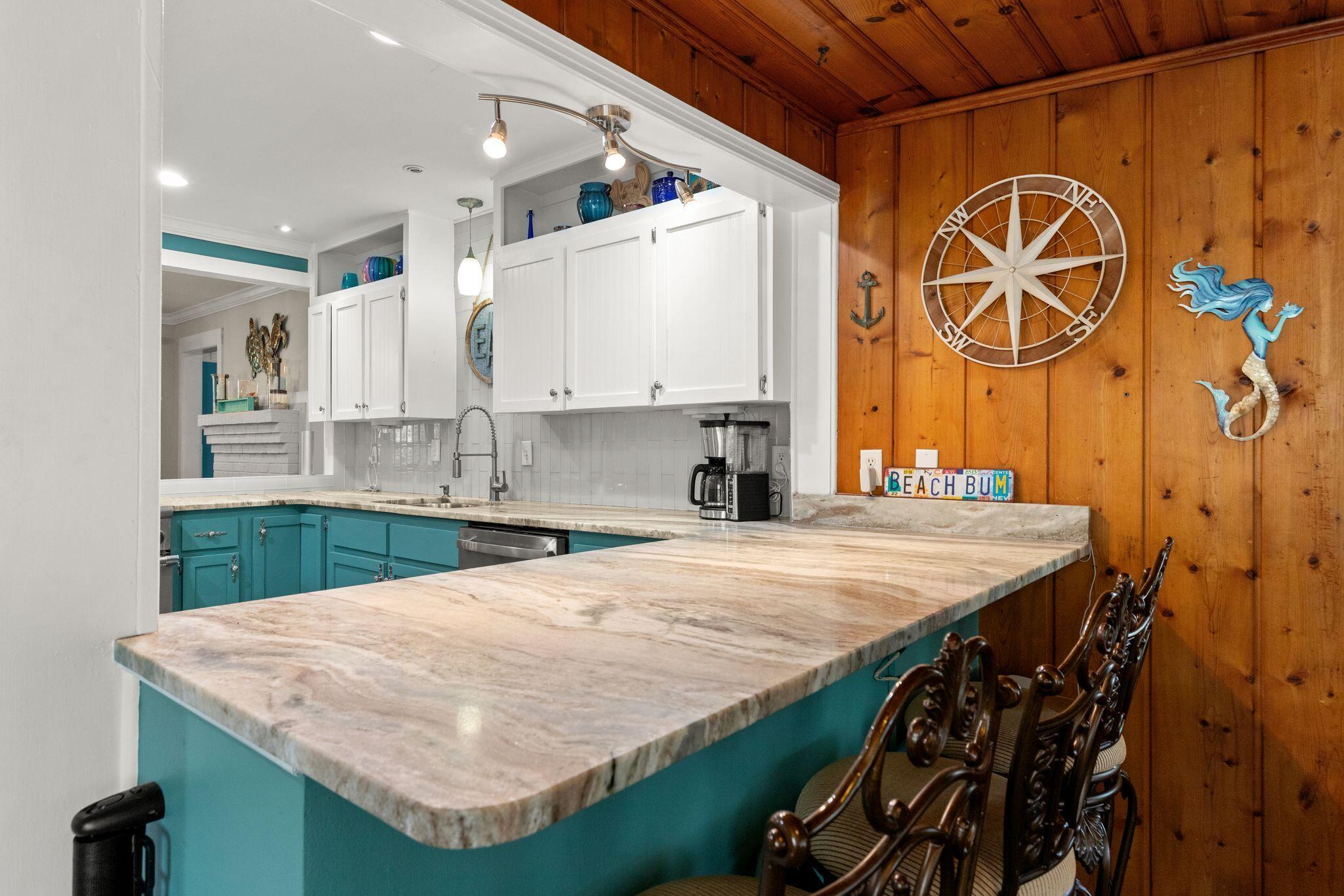 200 N Cove Boulevard