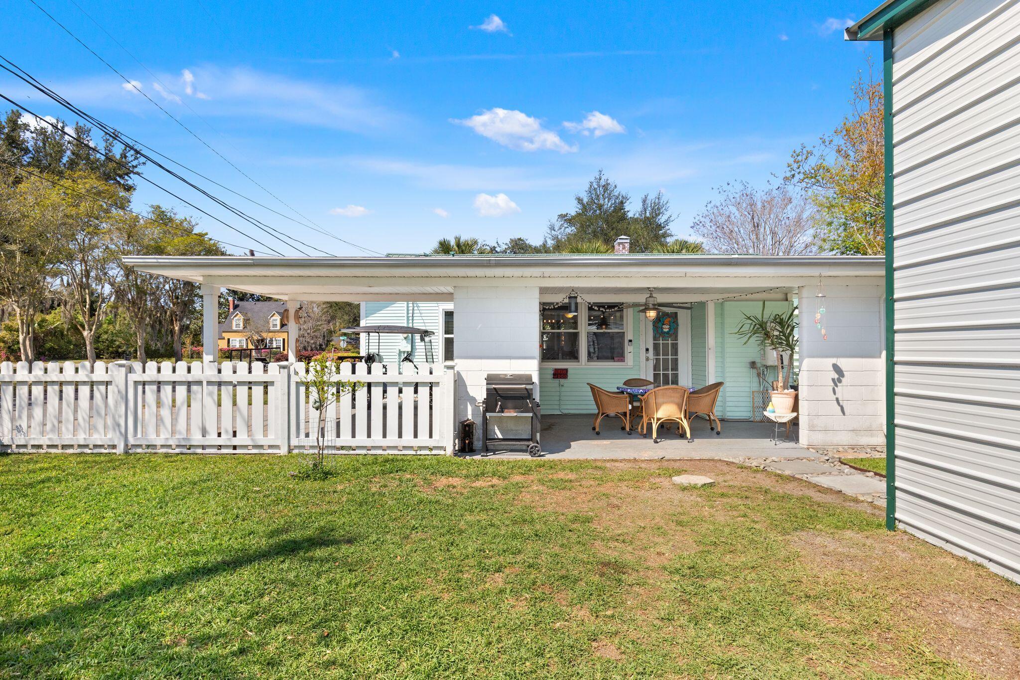 200 N Cove Boulevard