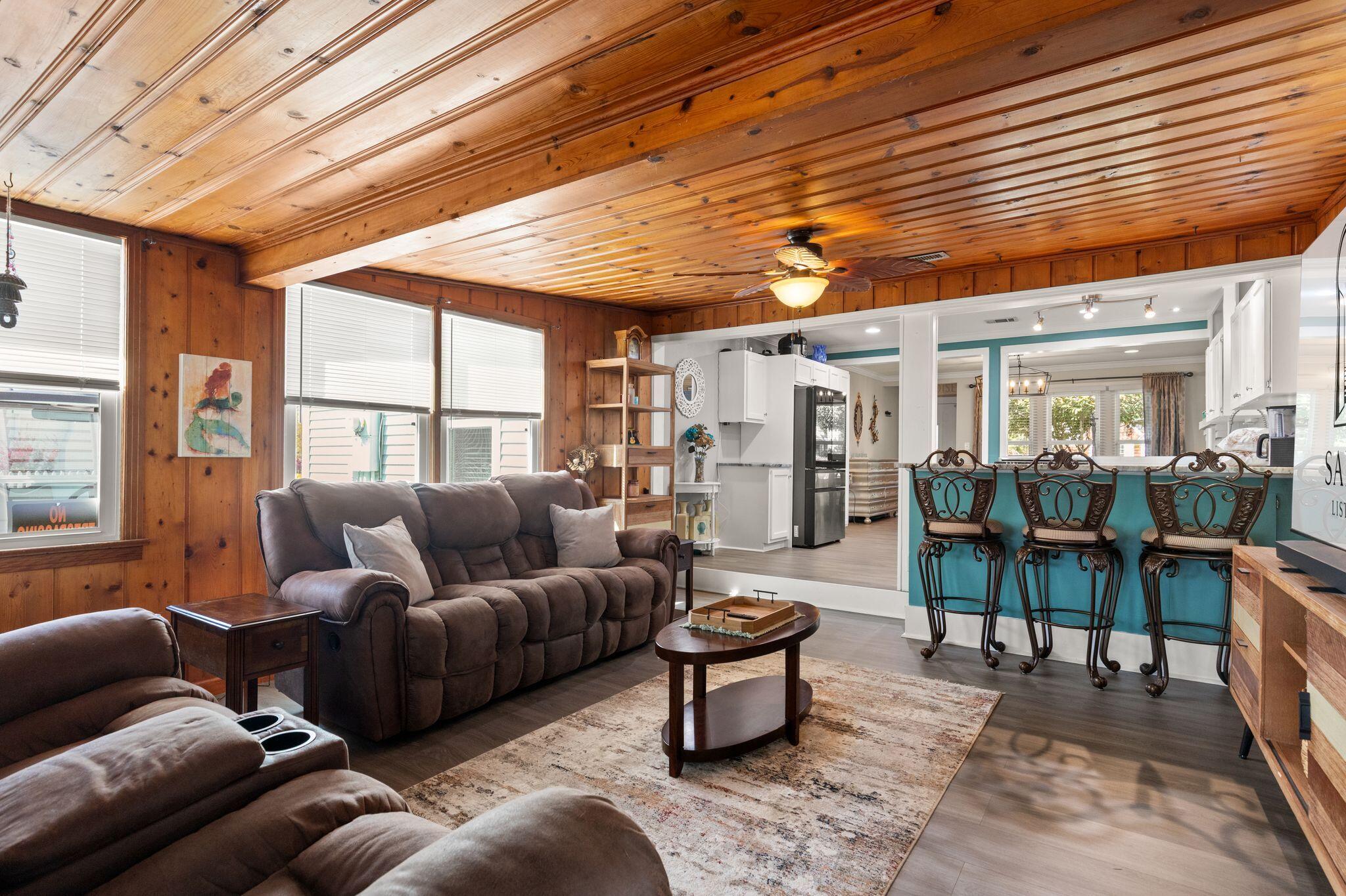 200 N Cove Boulevard