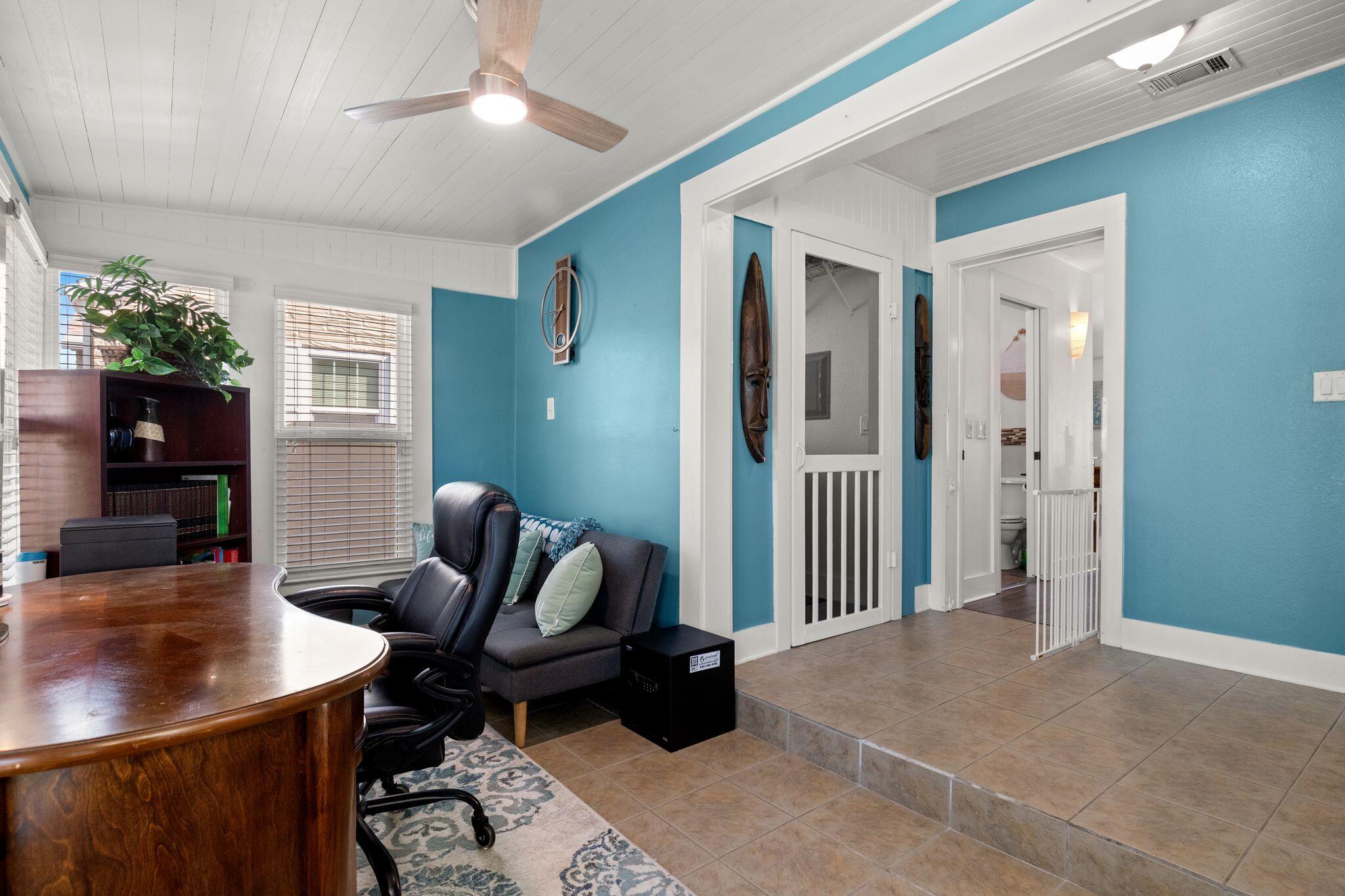 200 N Cove Boulevard