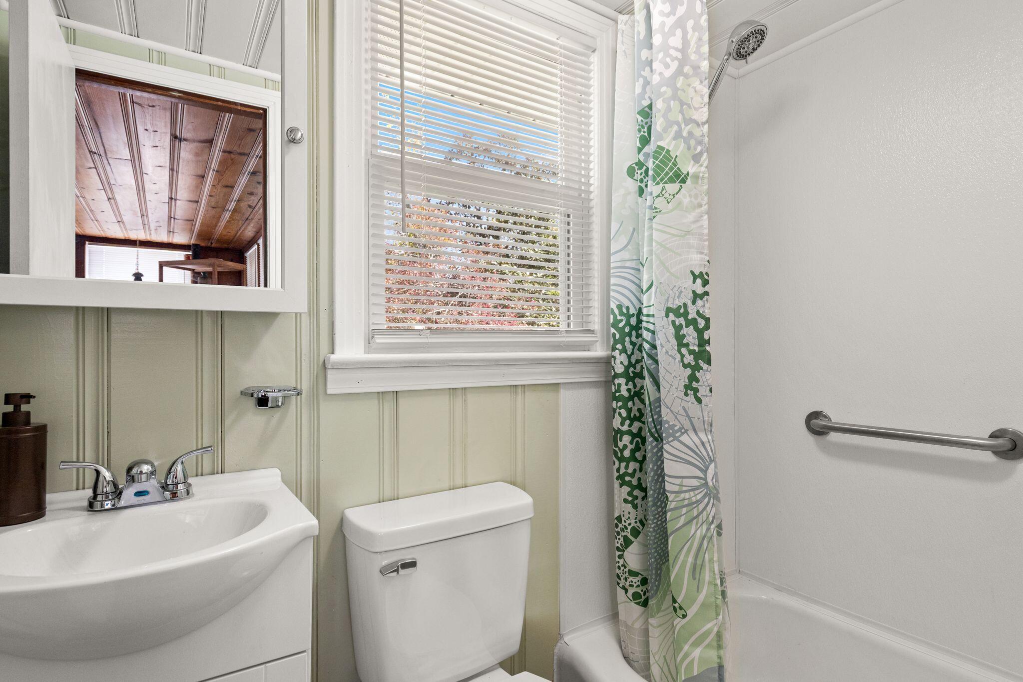 200 N Cove Boulevard