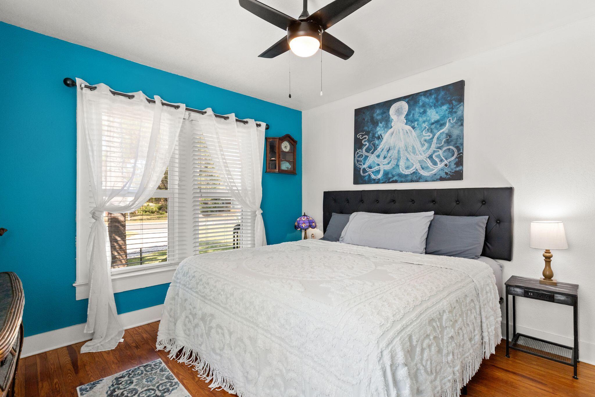 200 N Cove Boulevard