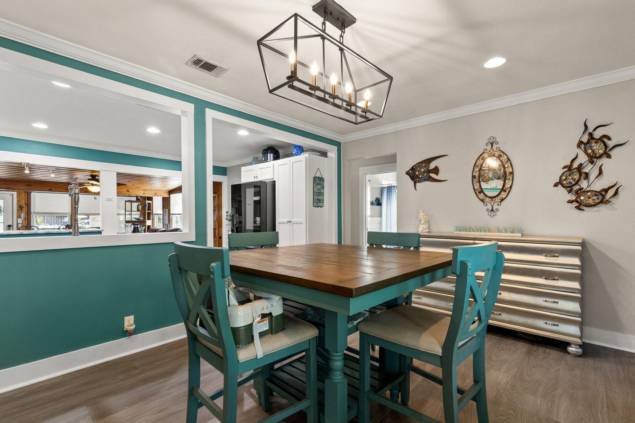 200 N Cove Boulevard