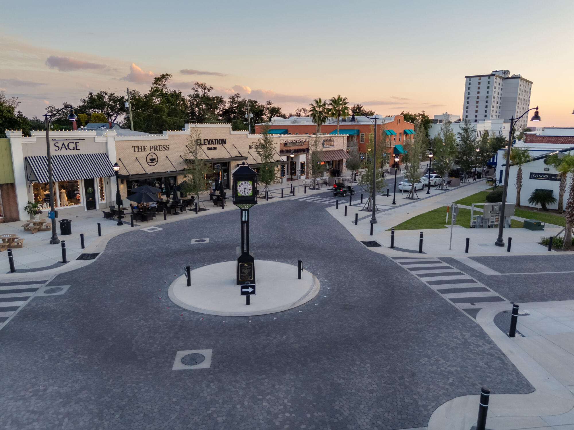 200 N Cove Boulevard