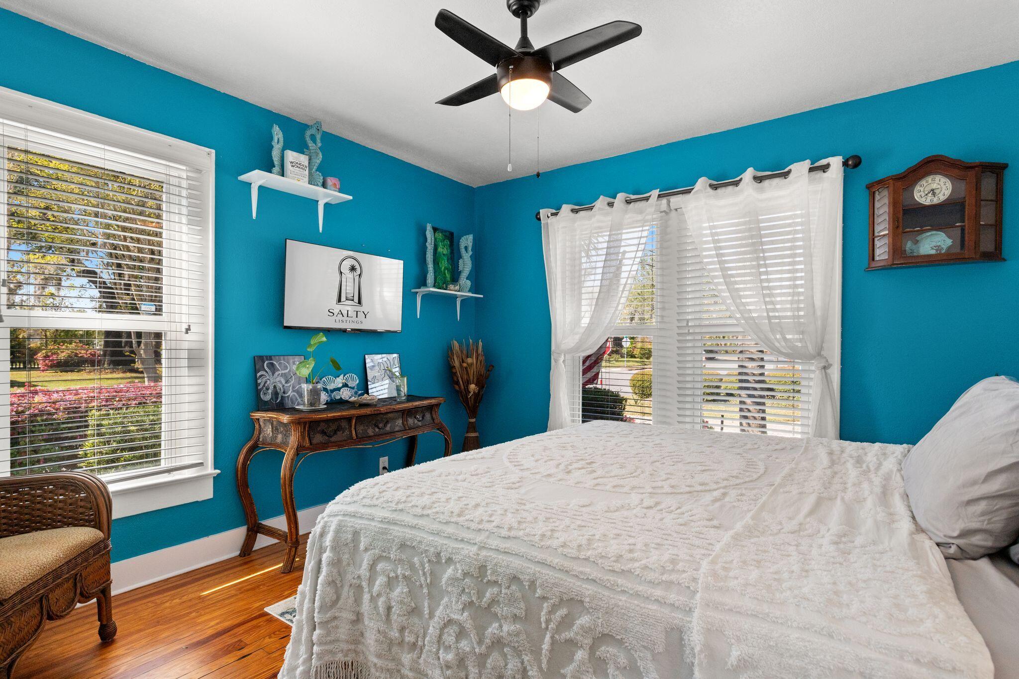 200 N Cove Boulevard