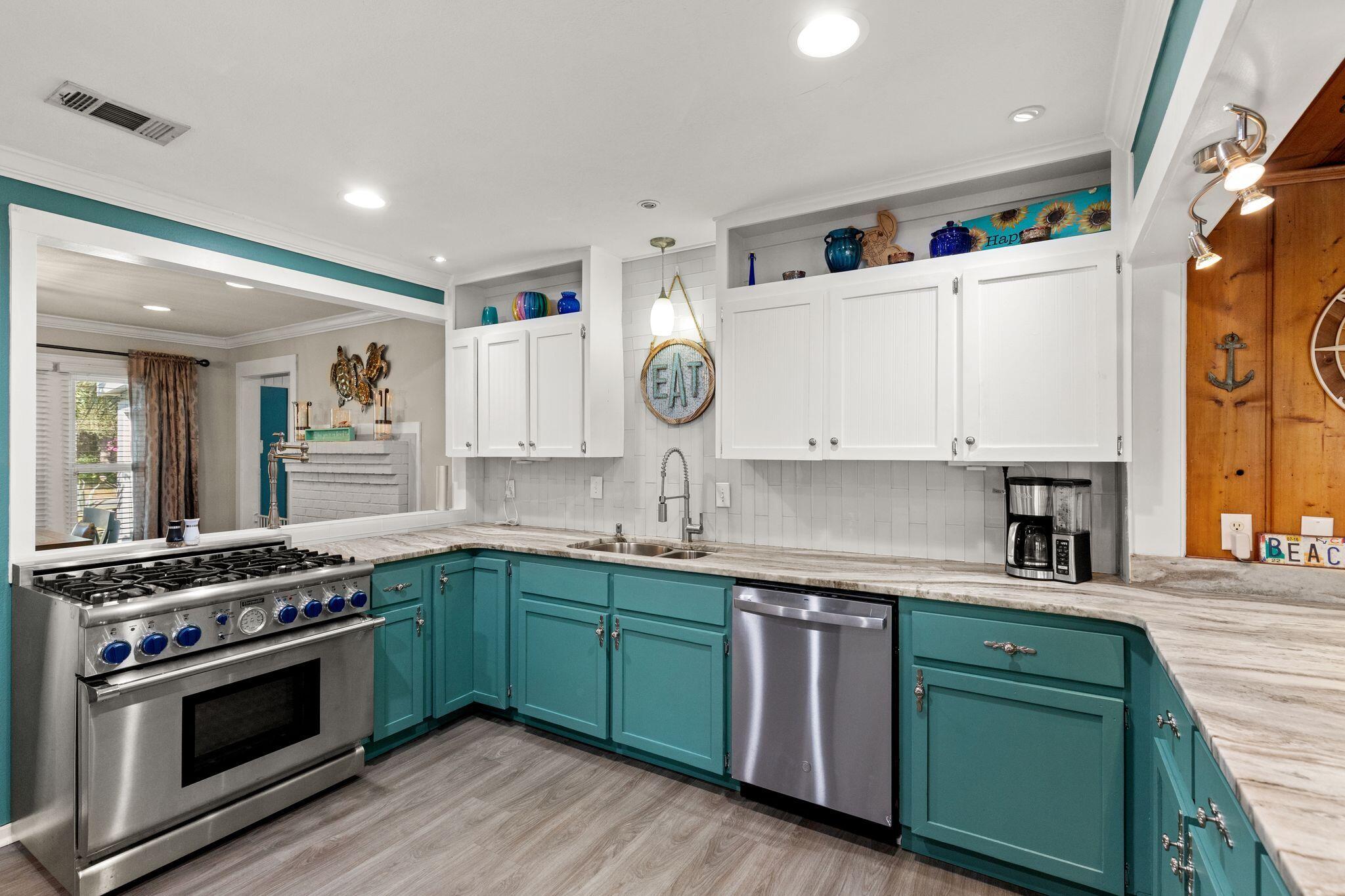 200 N Cove Boulevard