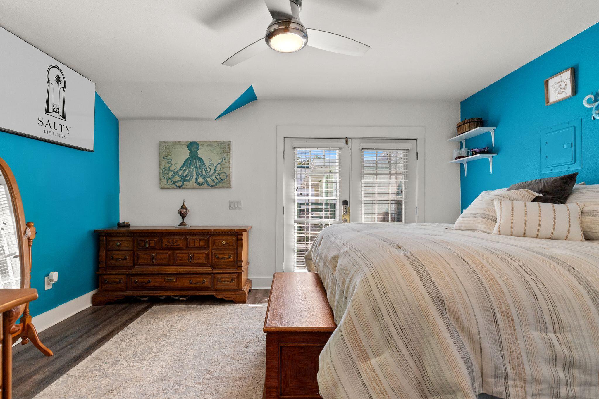 200 N Cove Boulevard