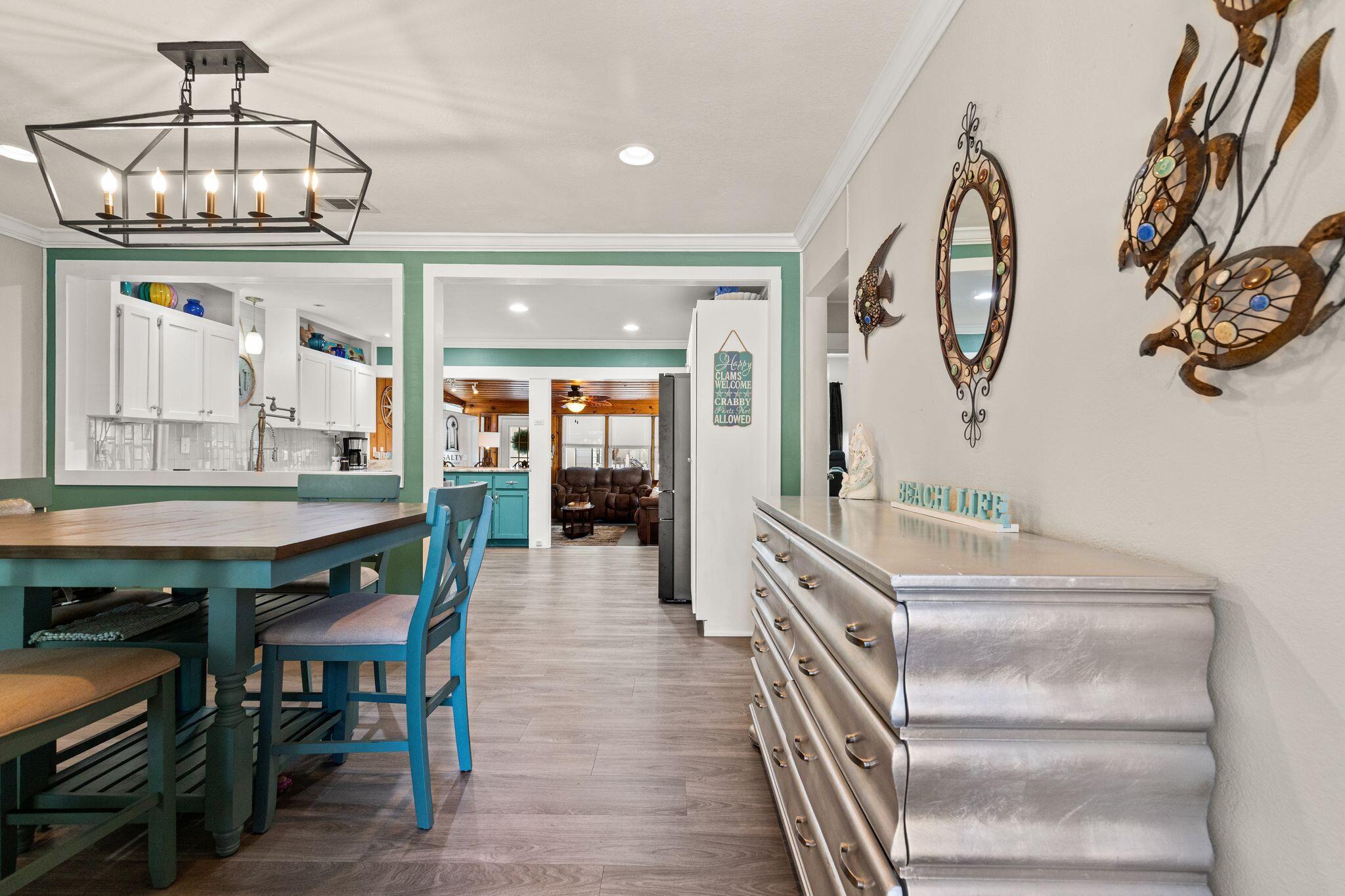 200 N Cove Boulevard