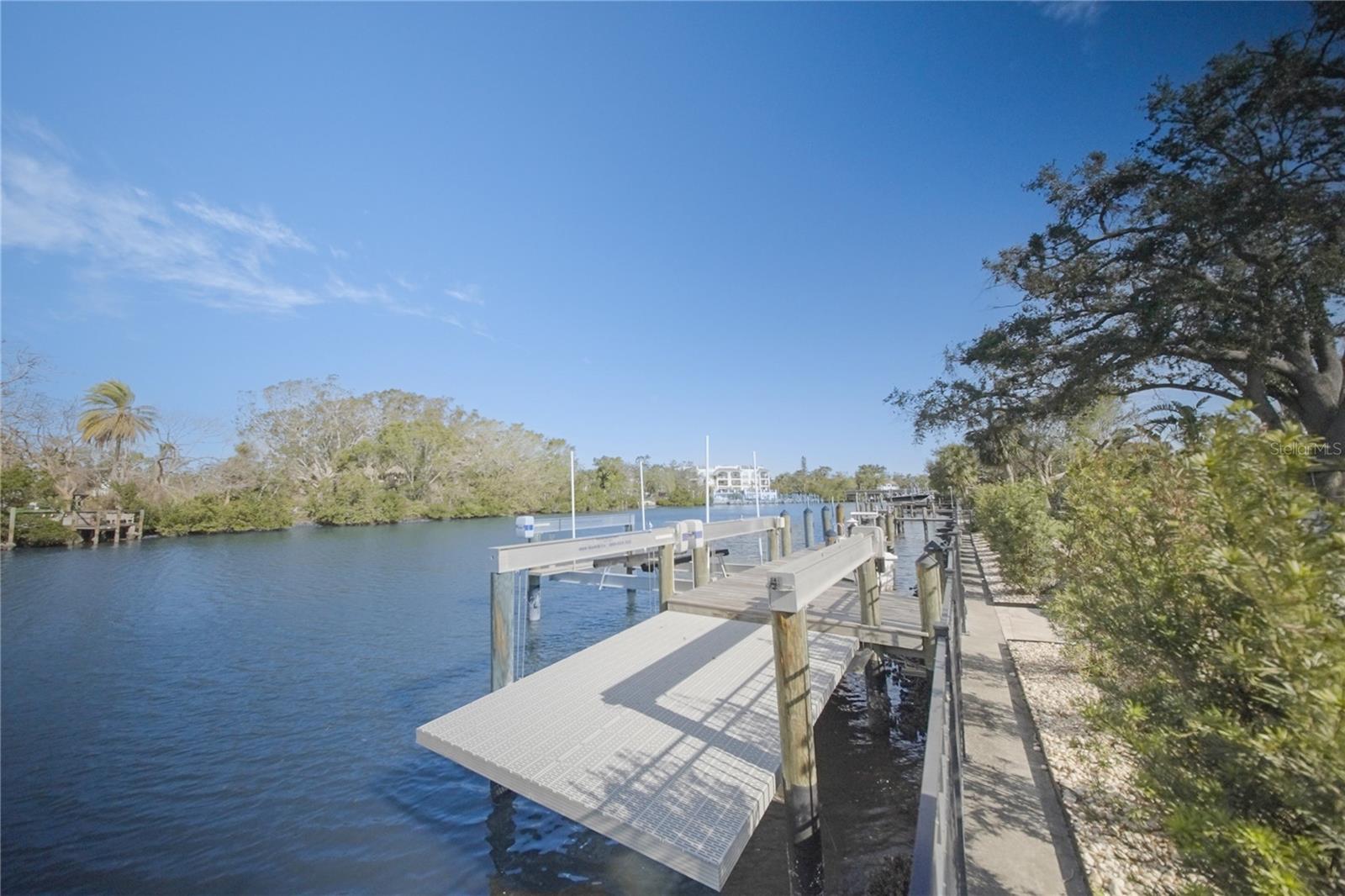 1541 BAY POINT DR