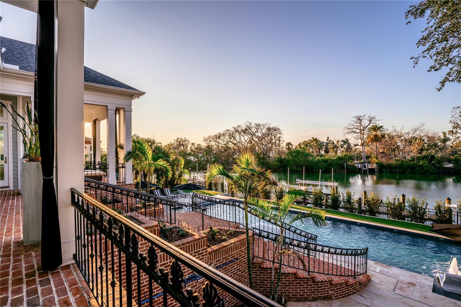 1541 BAY POINT DR