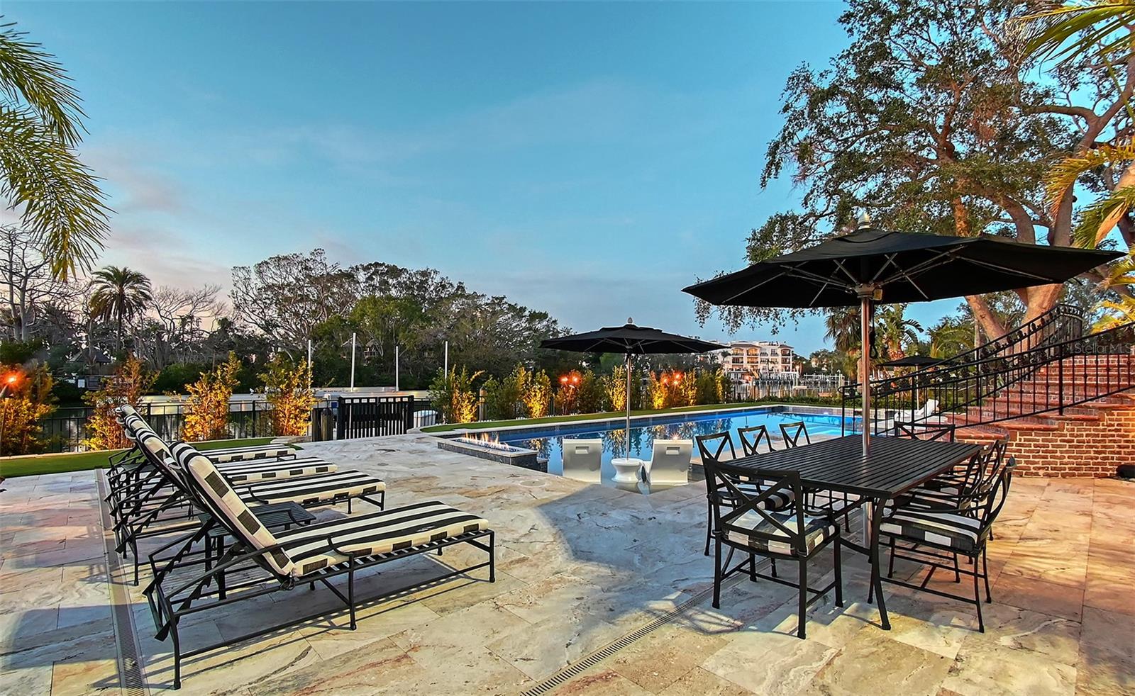 1541 BAY POINT DR