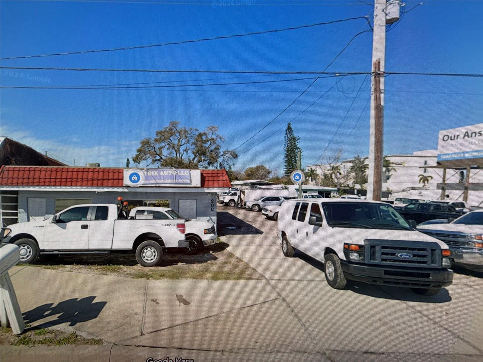 204 TAMIAMI TRL S
