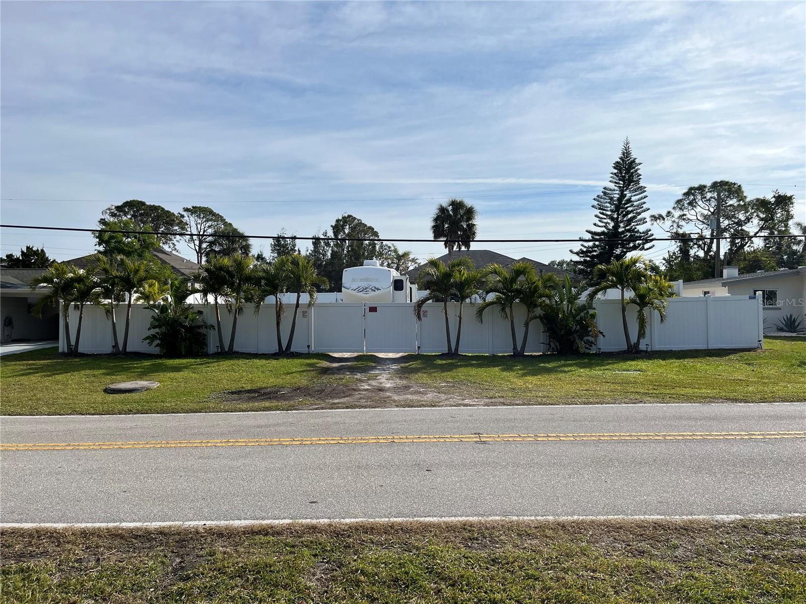 707 ALLIGATOR DR