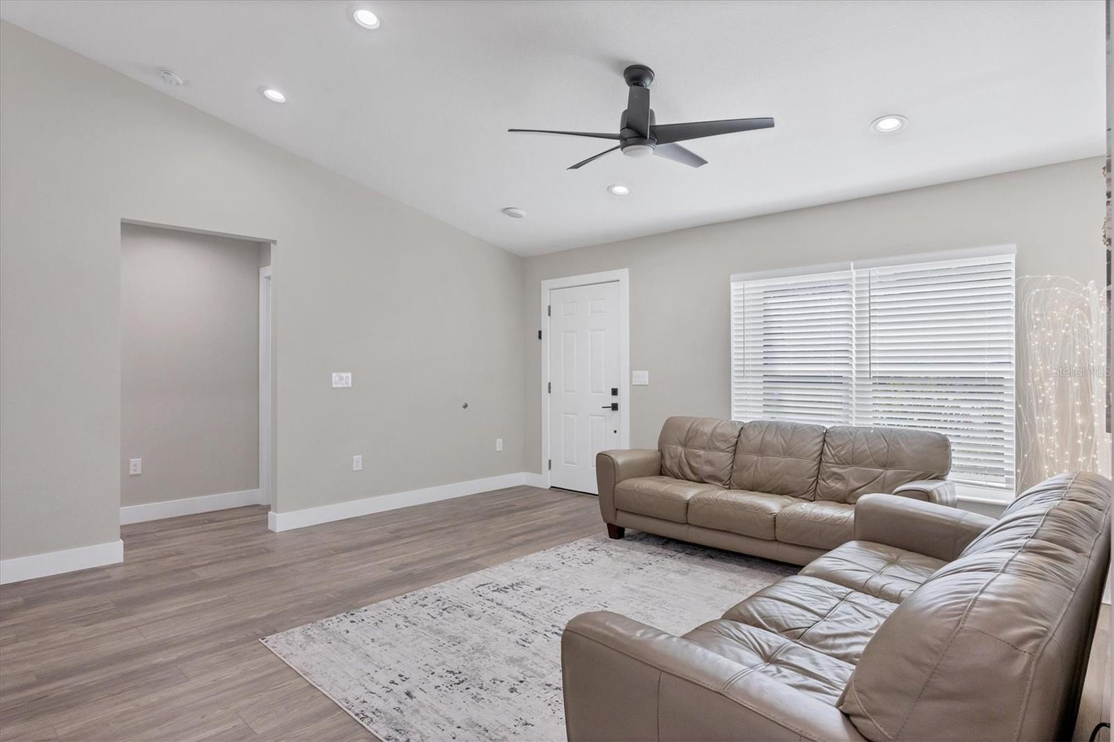 1449 OVERHEAD ST