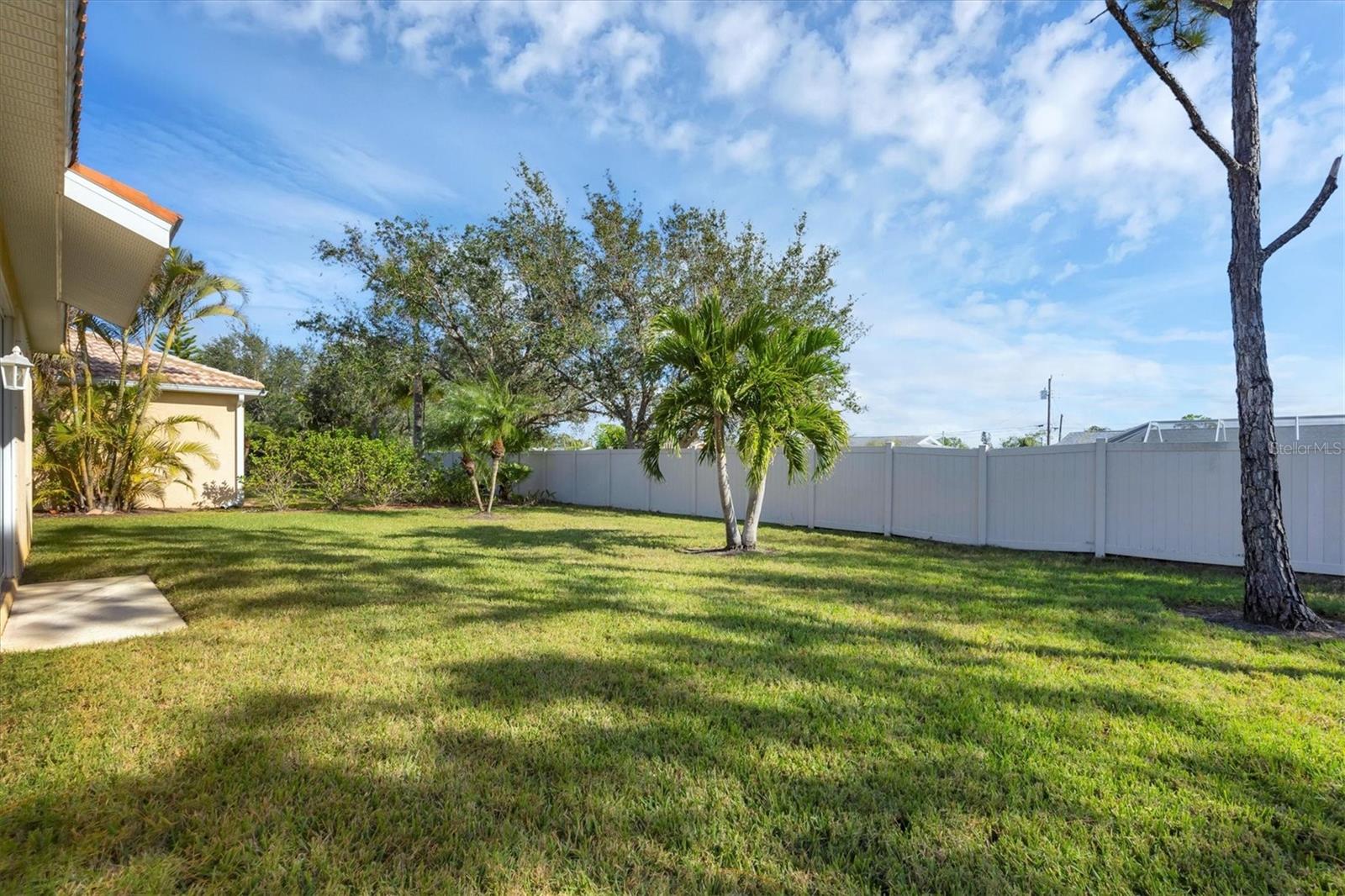 6370 FALCON LAIR DR