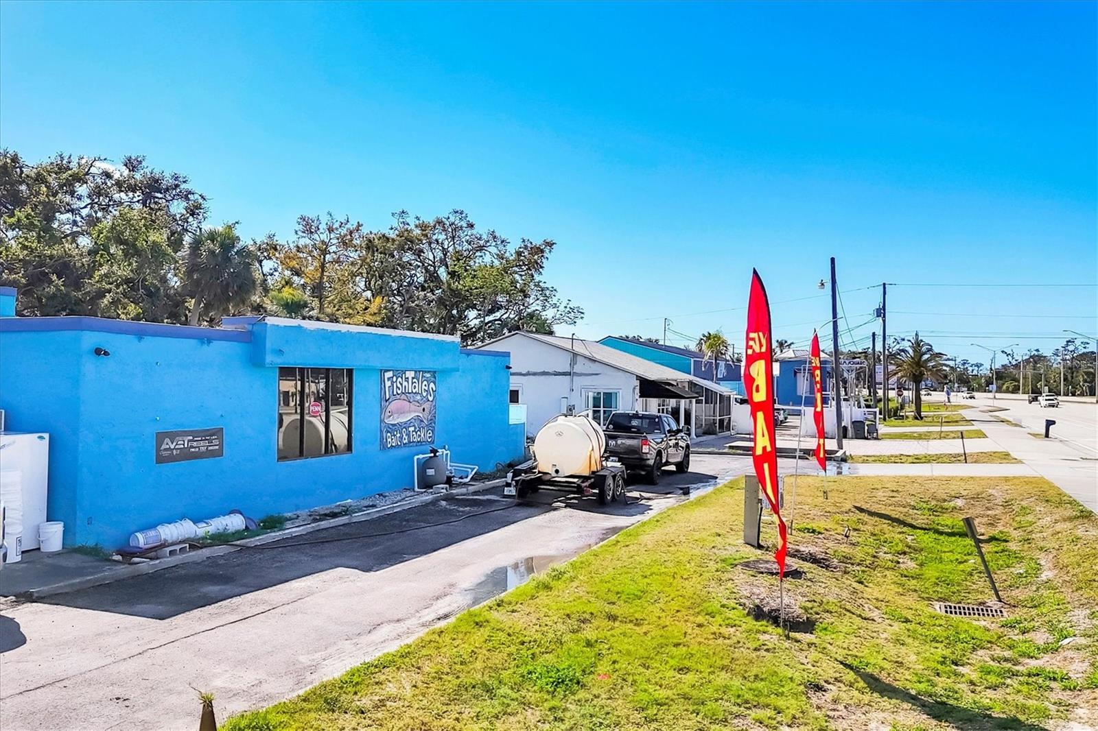 101 S TAMIAMI TRL S