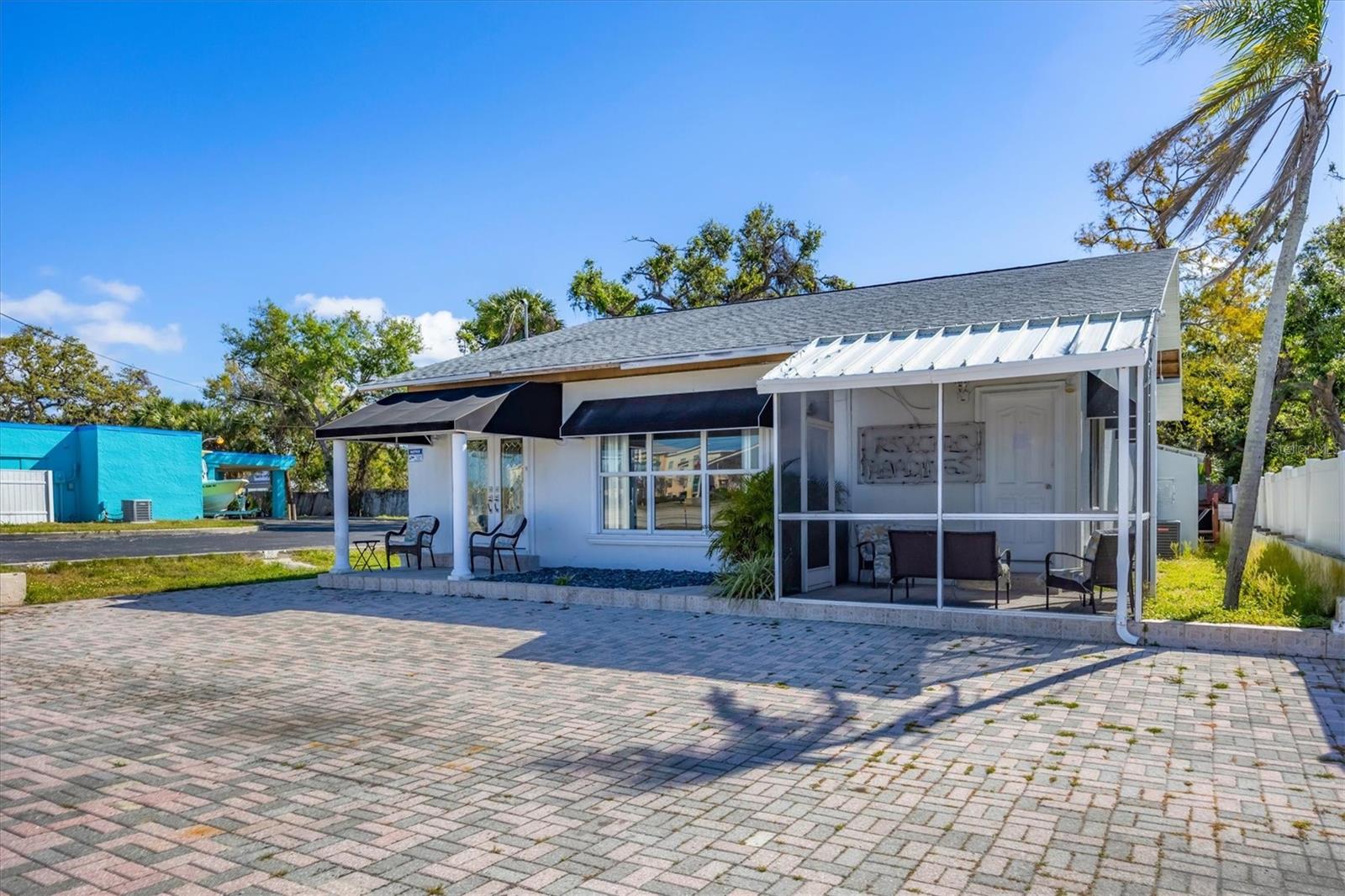 109 TAMIAMI TRL S
