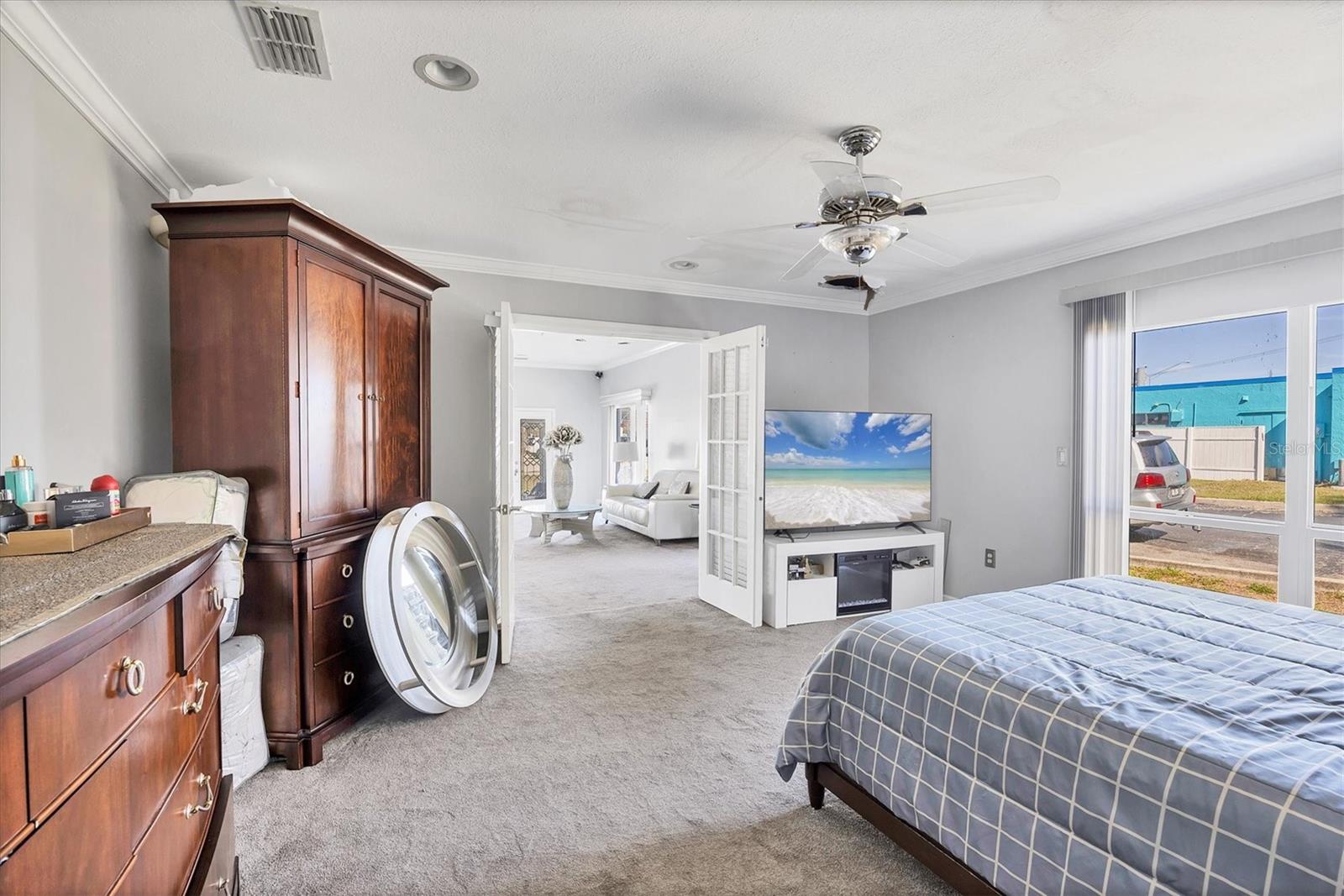 109 TAMIAMI TRL S