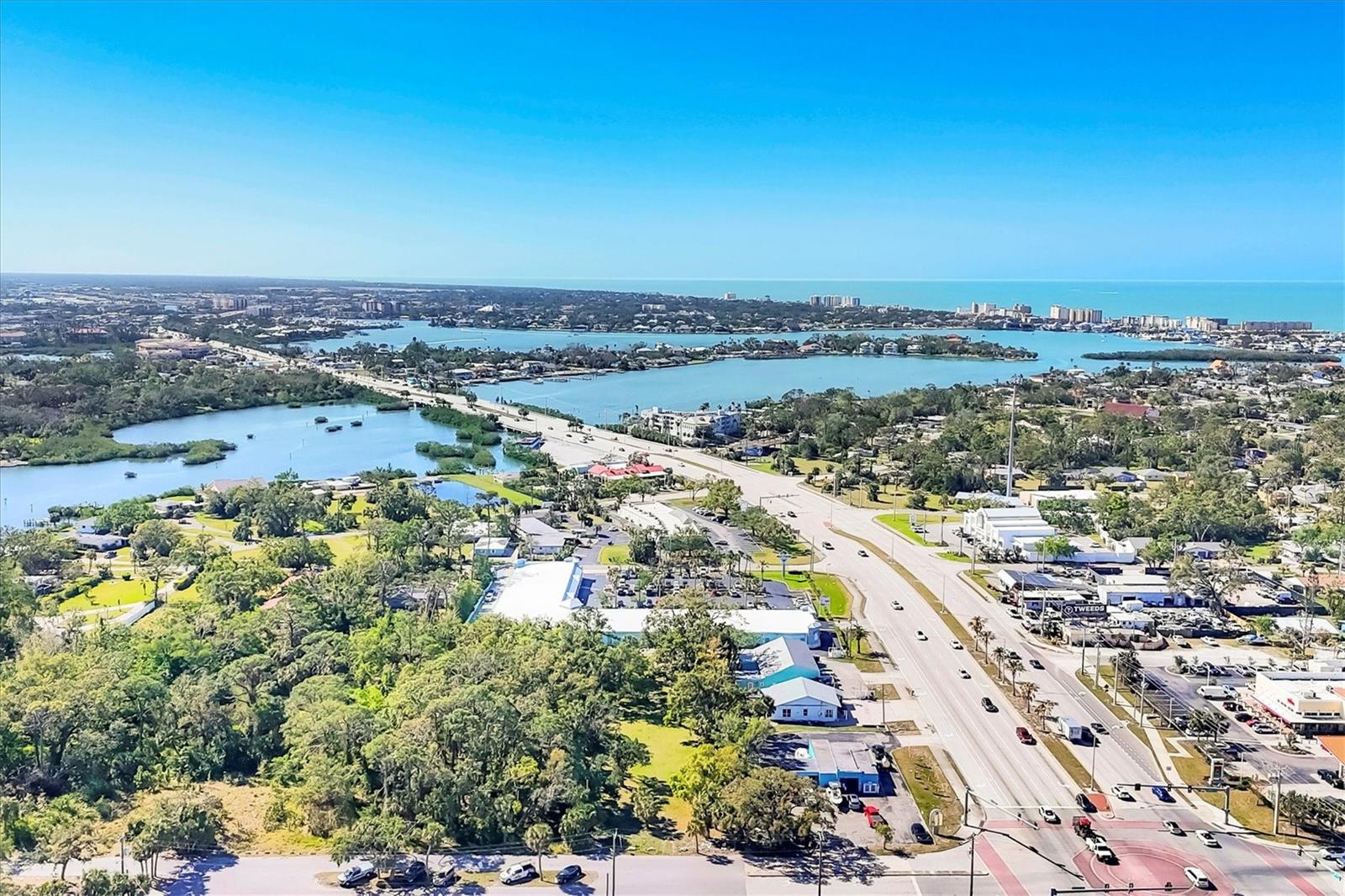109 TAMIAMI TRL S