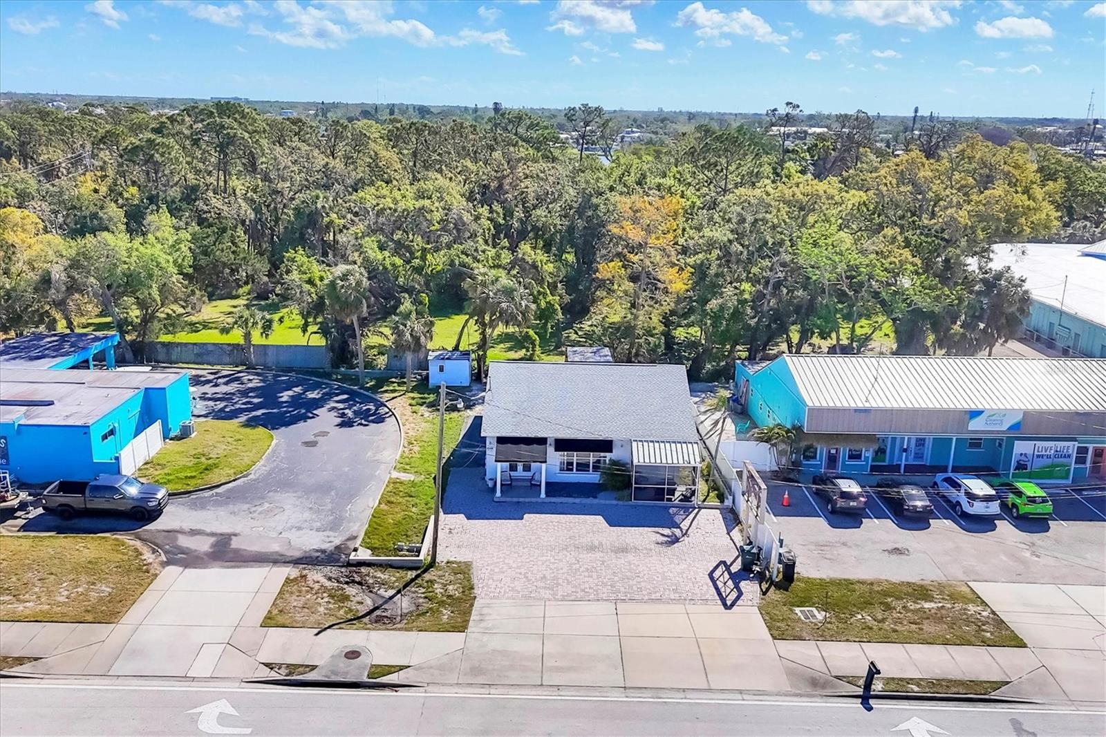 109 TAMIAMI TRL S
