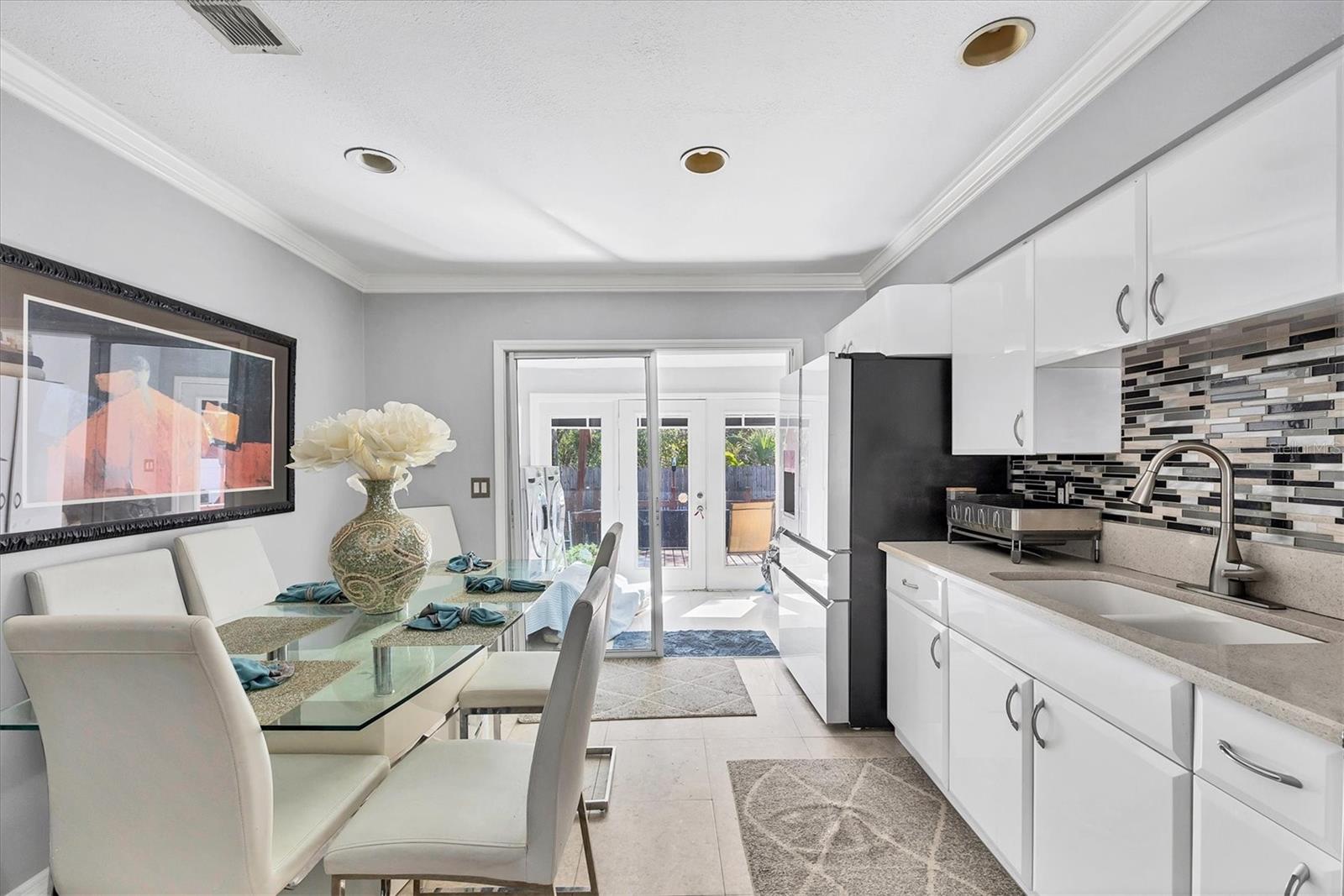 109 TAMIAMI TRL S