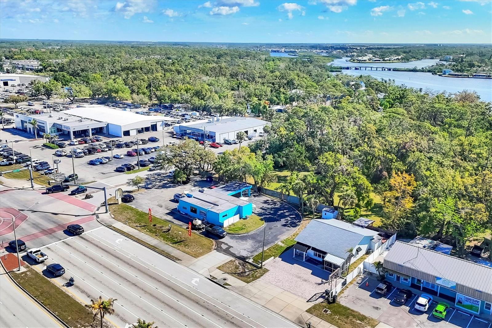 109 TAMIAMI TRL S