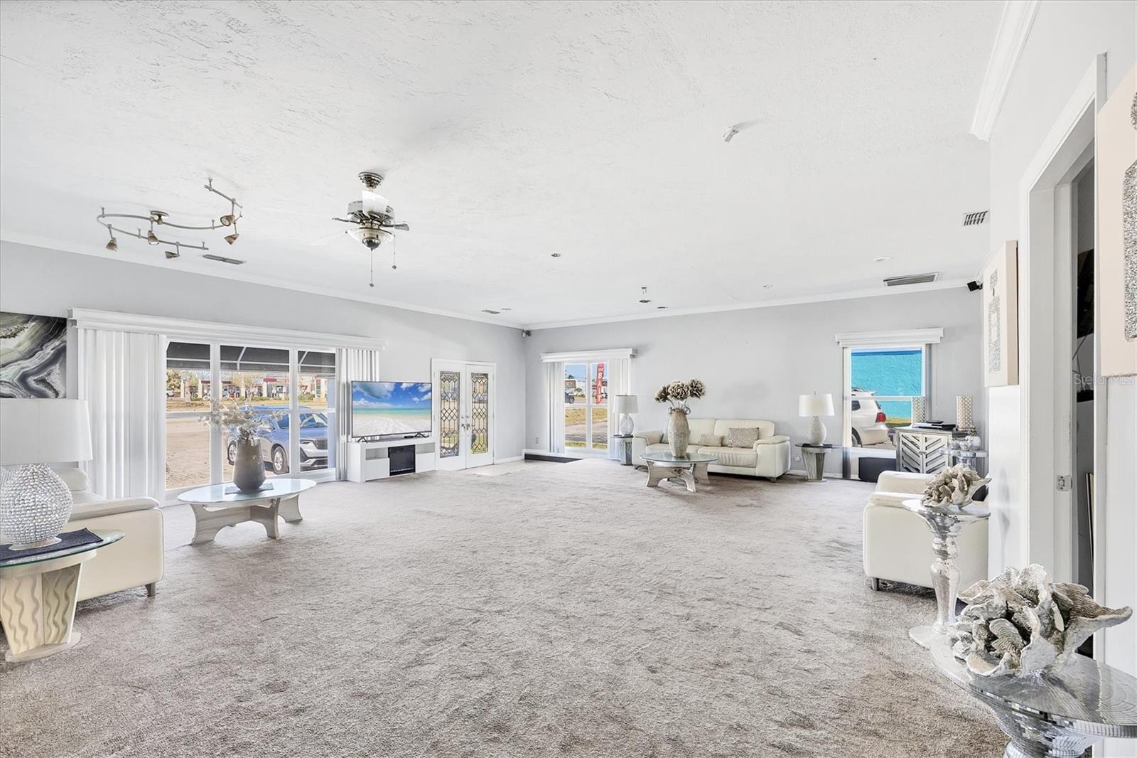 109 TAMIAMI TRL S