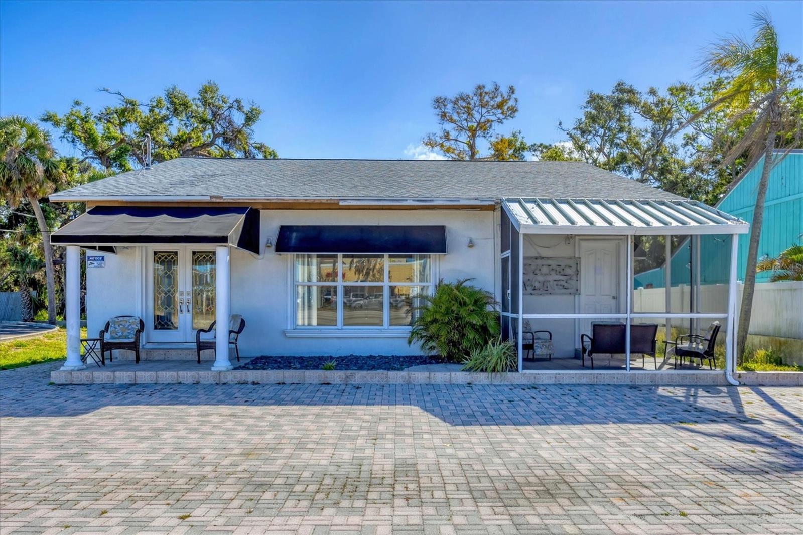 109 TAMIAMI TRL S