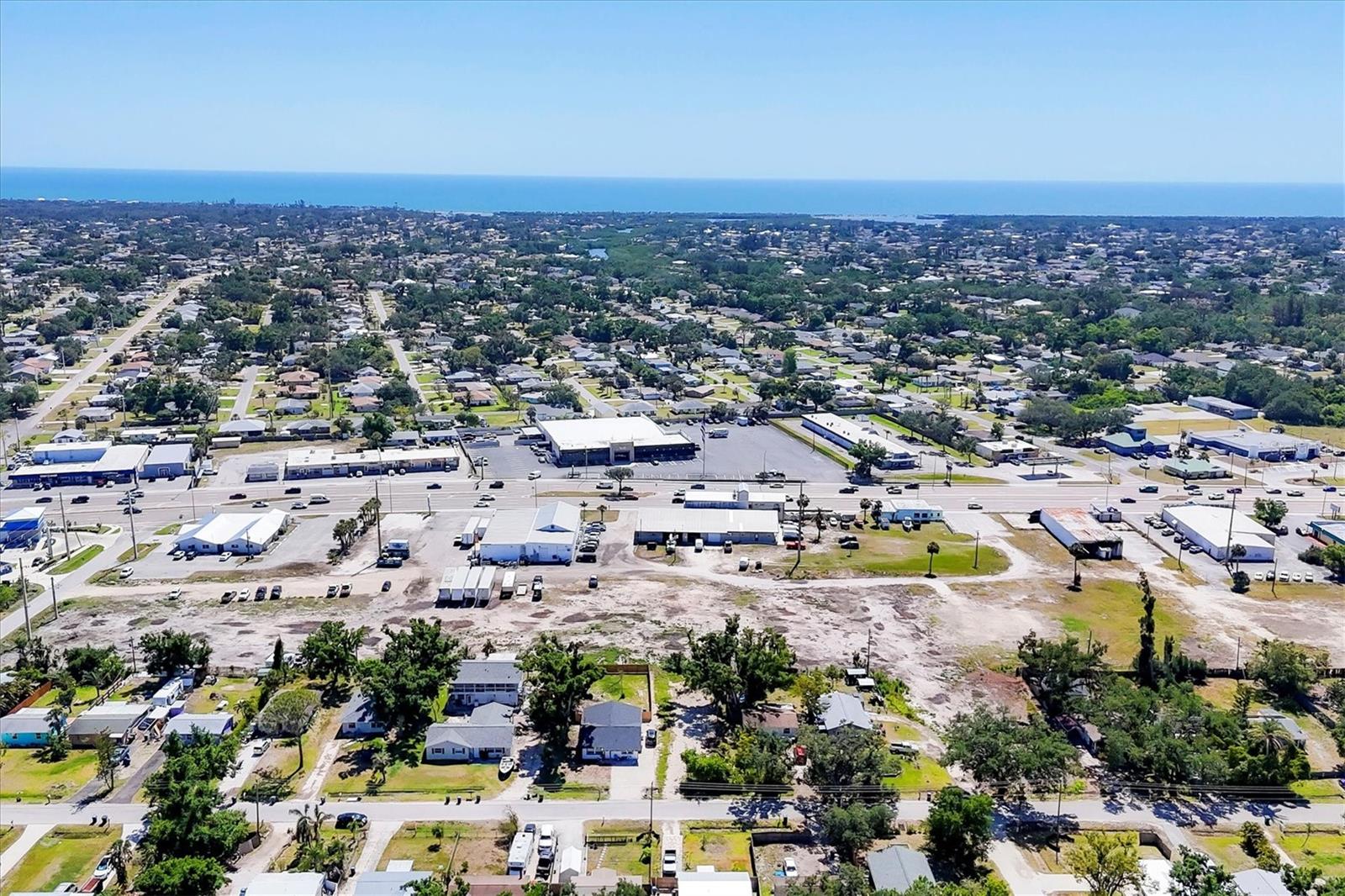 2225 S TAMIAMI TR S