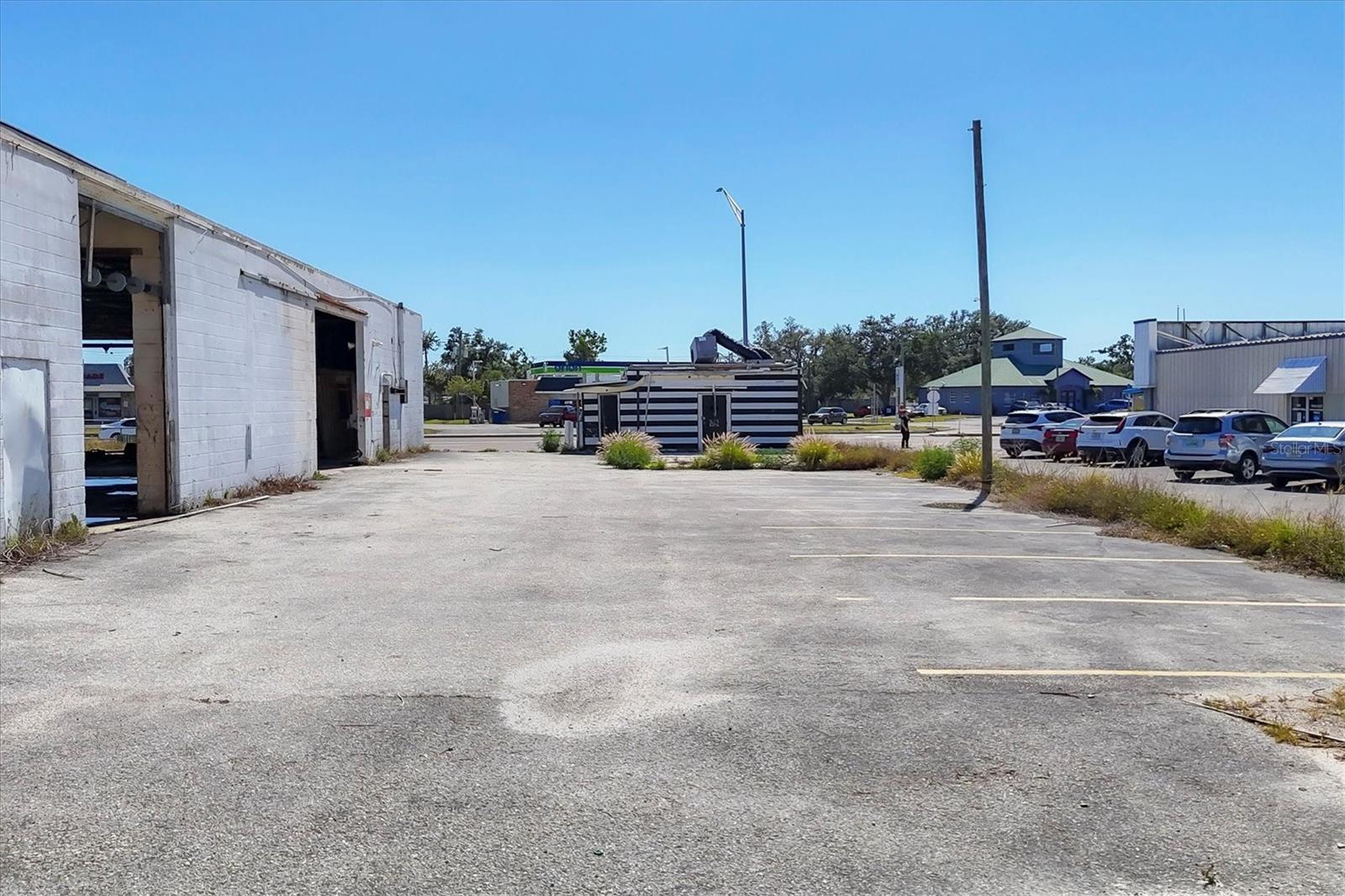 2225 S TAMIAMI TR S