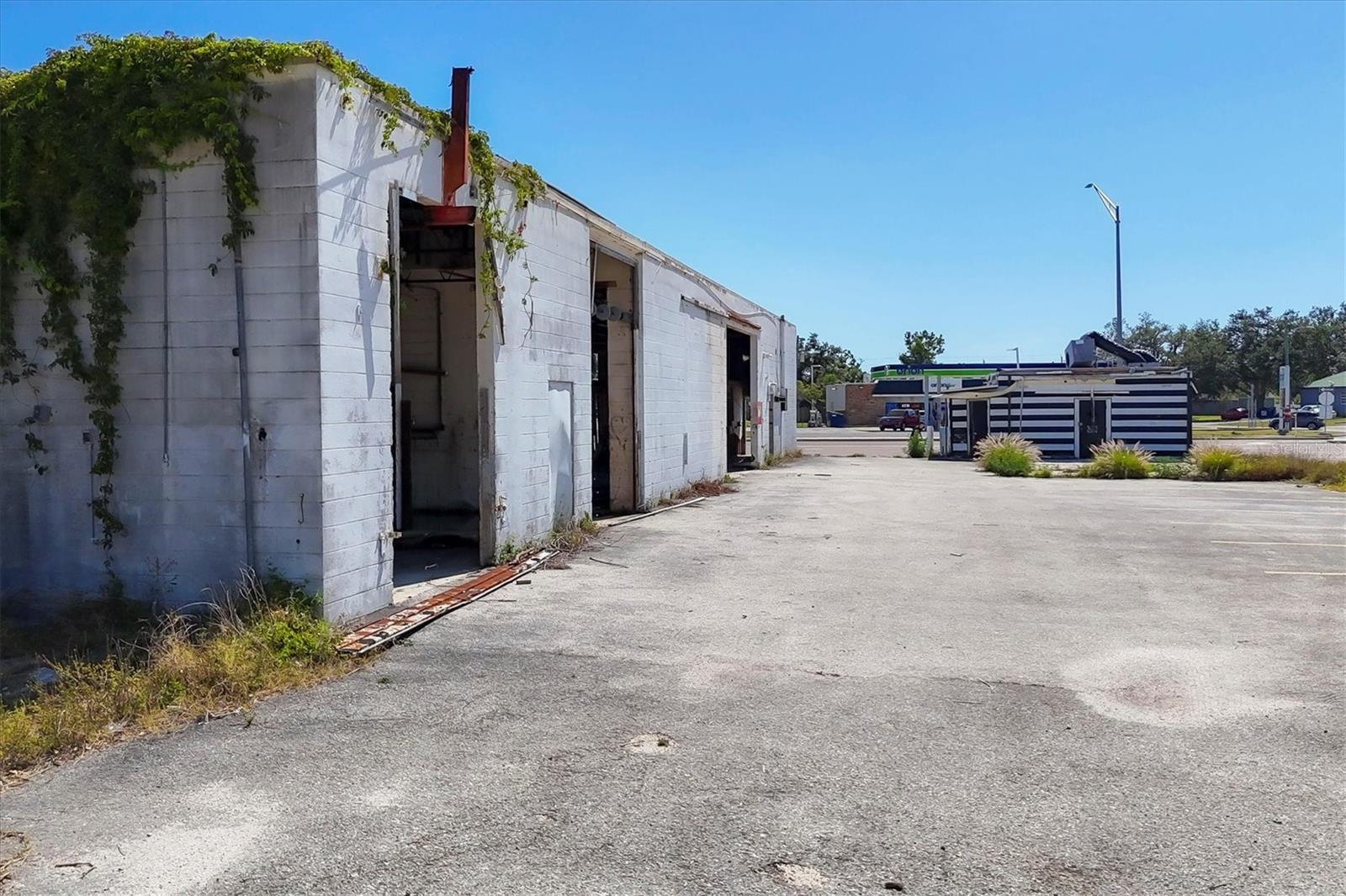 2225 S TAMIAMI TR S