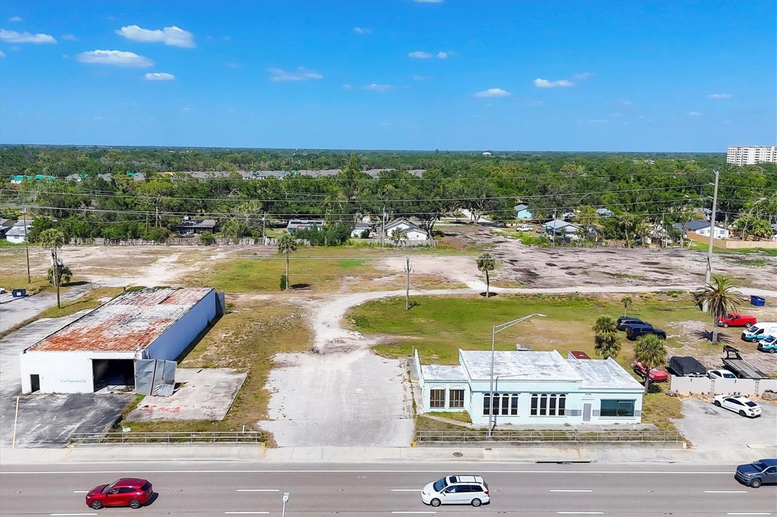 2225 S TAMIAMI TR S