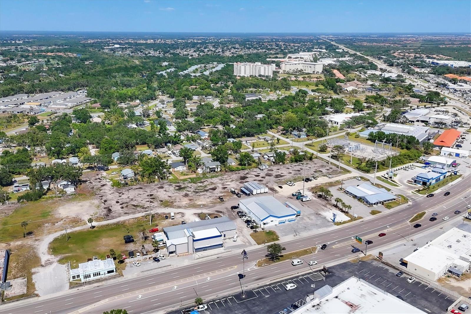 2225 S TAMIAMI TR S