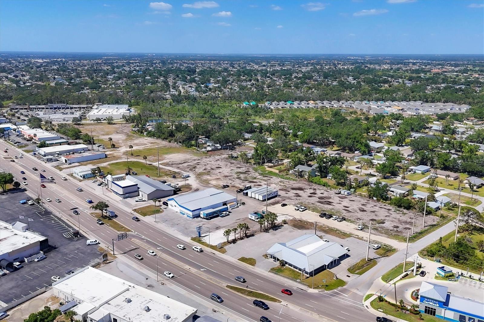 2225 S TAMIAMI TR S