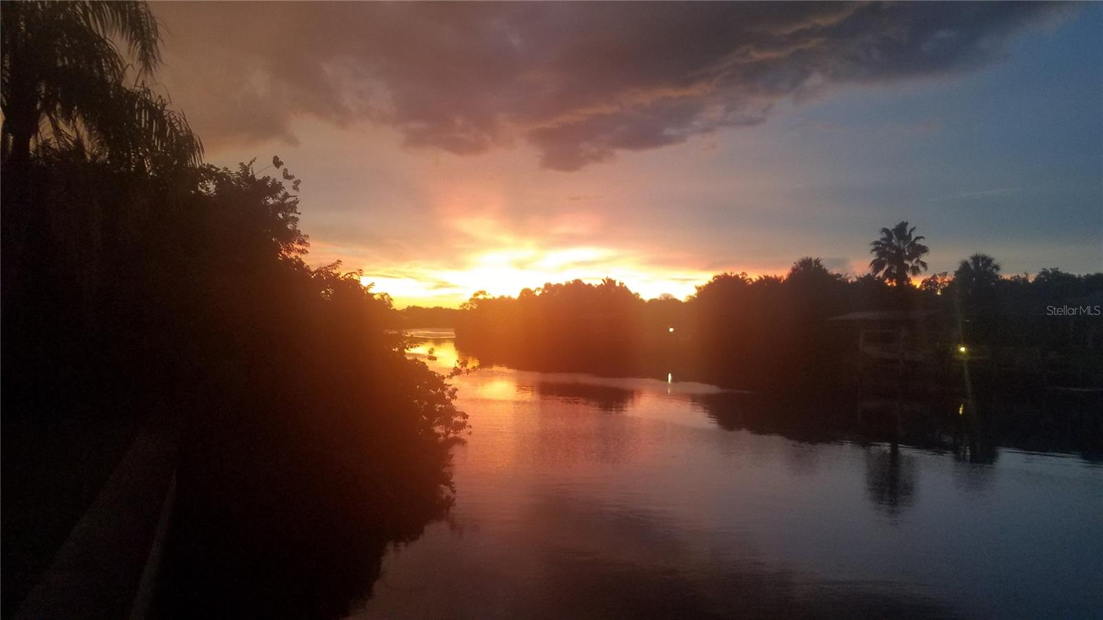 2225 S TAMIAMI TR S