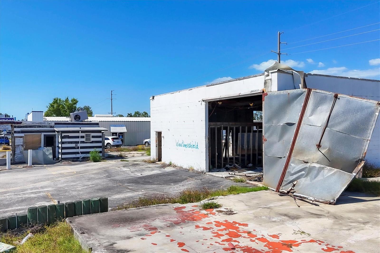 2225 S TAMIAMI TR S