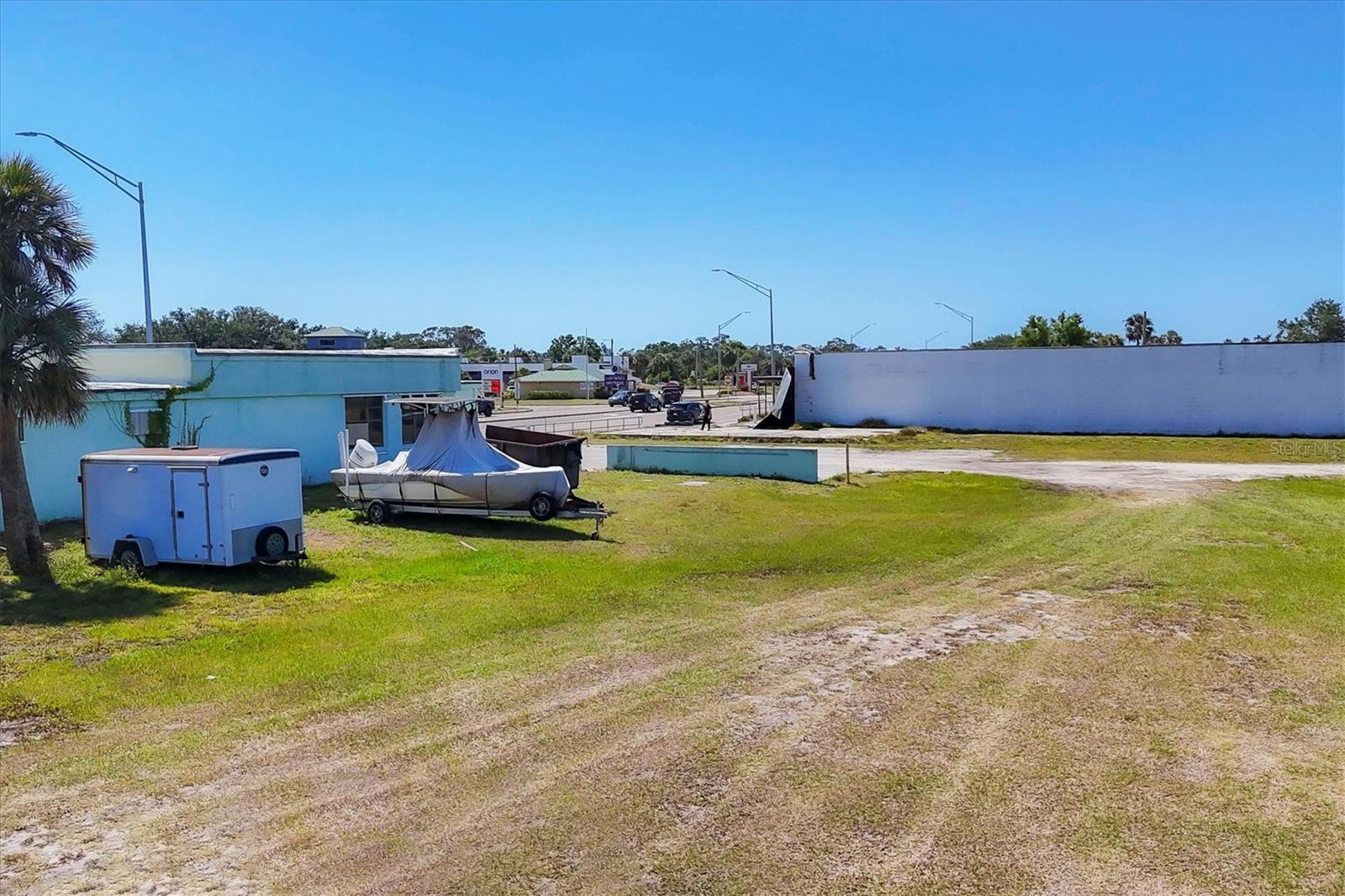2225 S TAMIAMI TR S