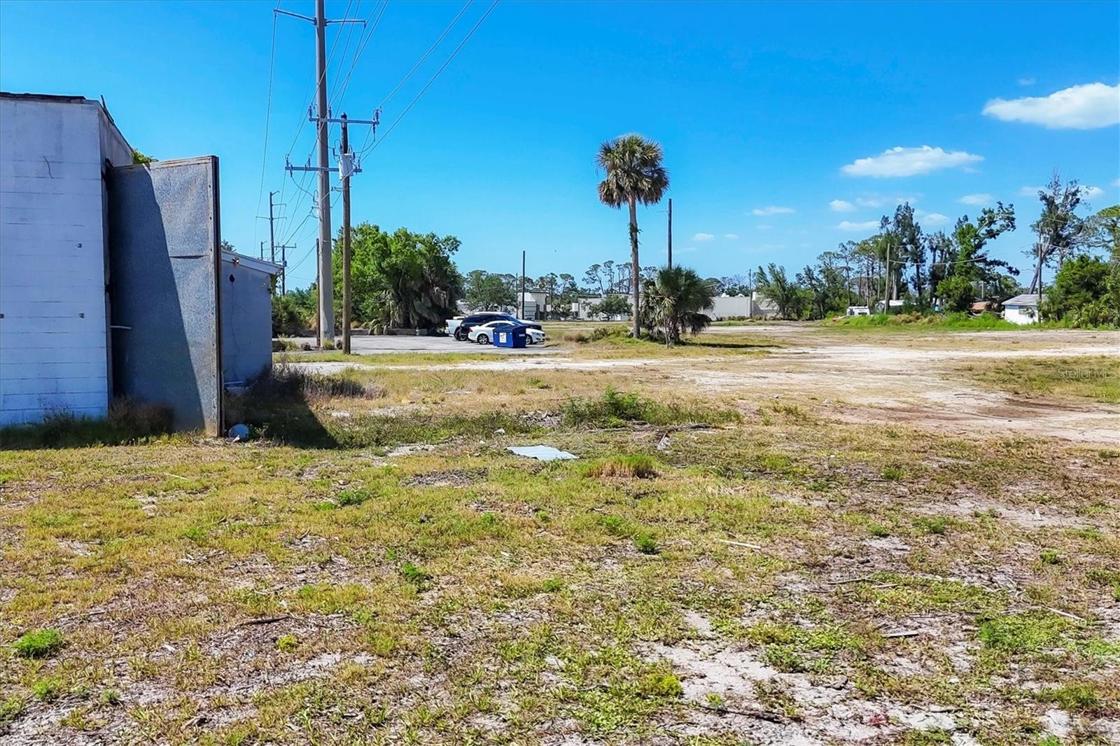 2225 S TAMIAMI TR S