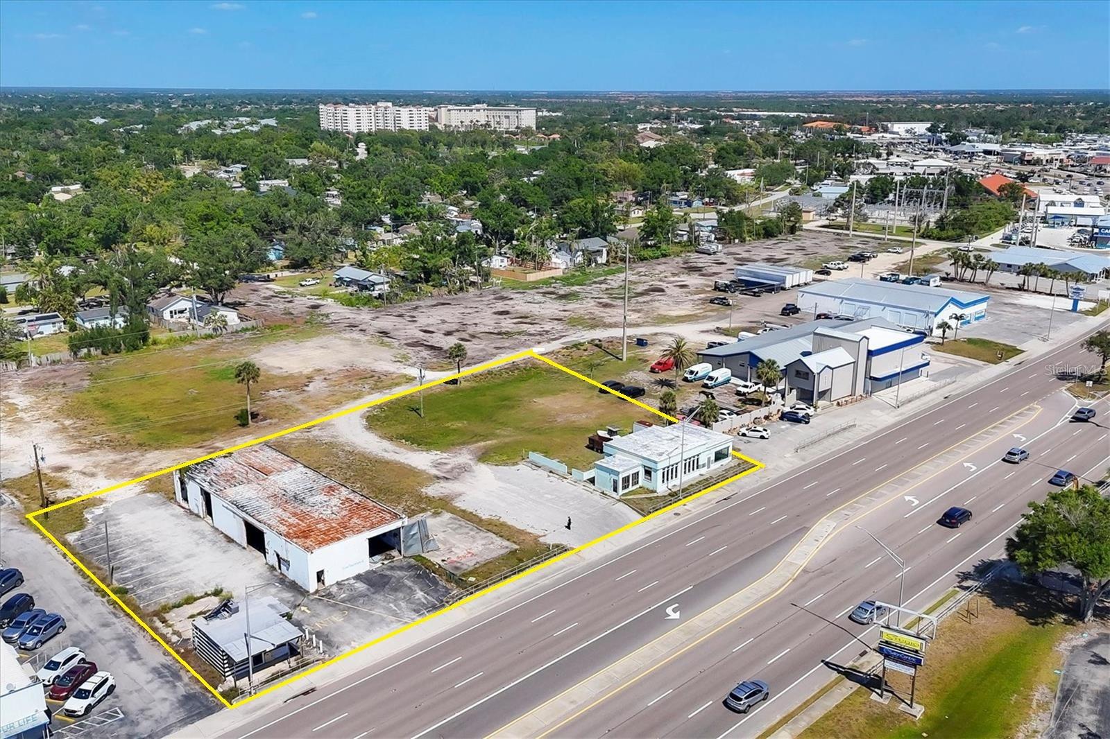2225 S TAMIAMI TR S