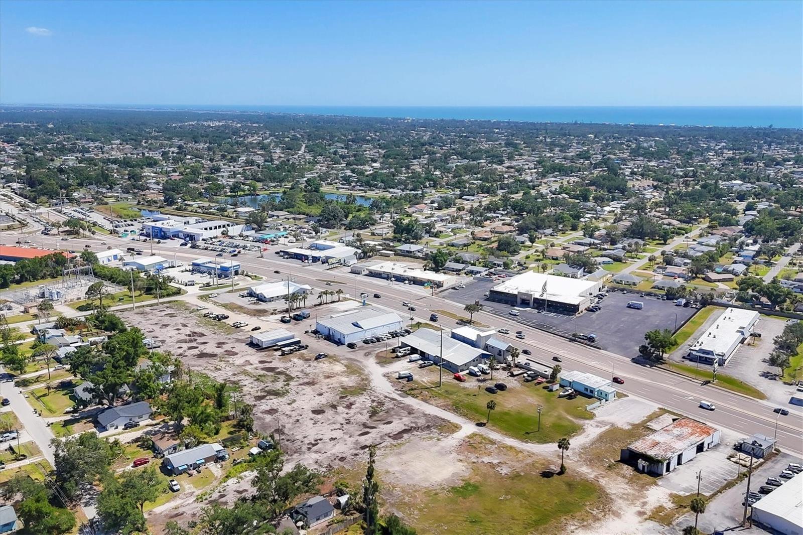 2225 S TAMIAMI TR S