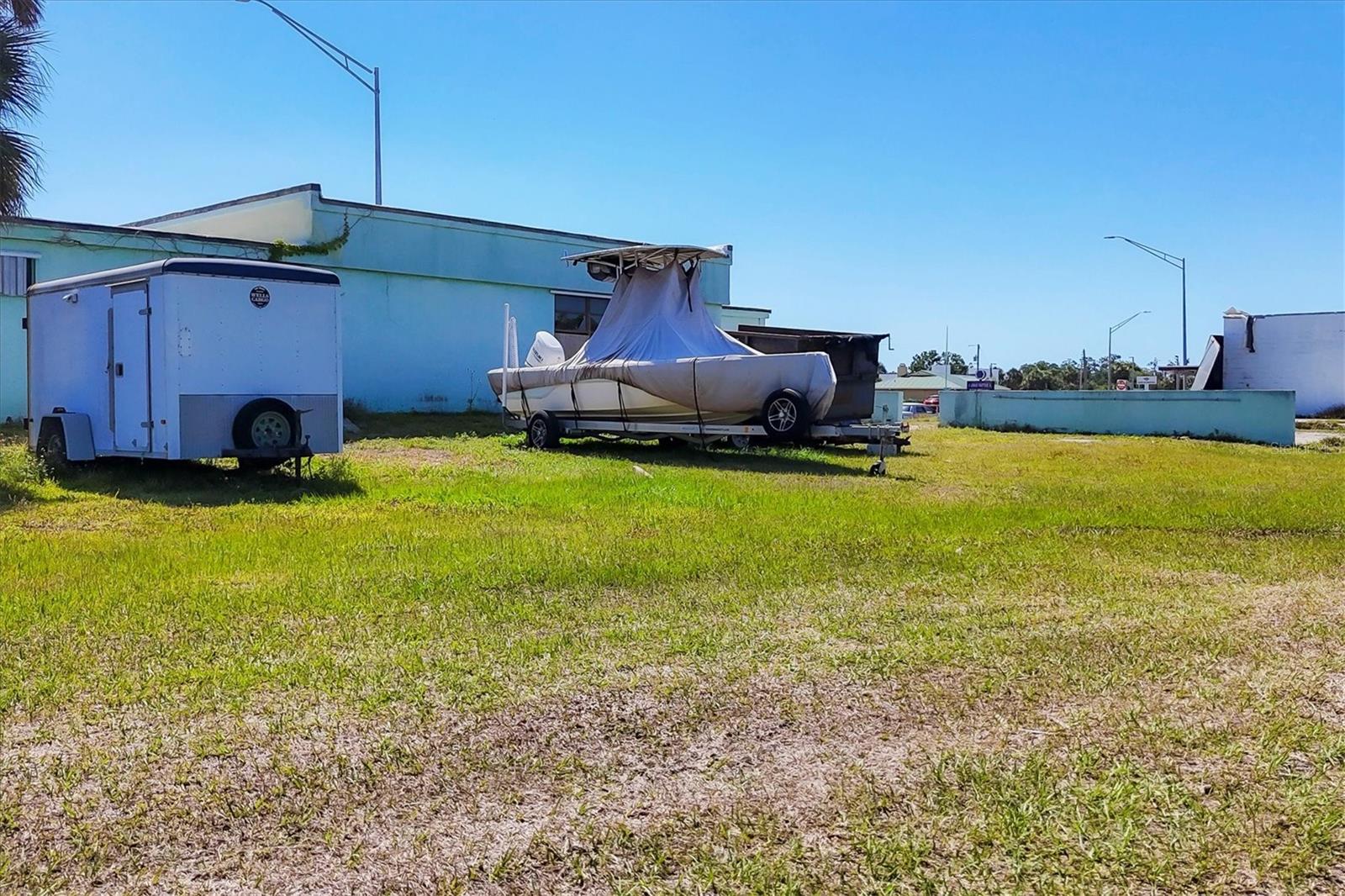 2225 S TAMIAMI TR S