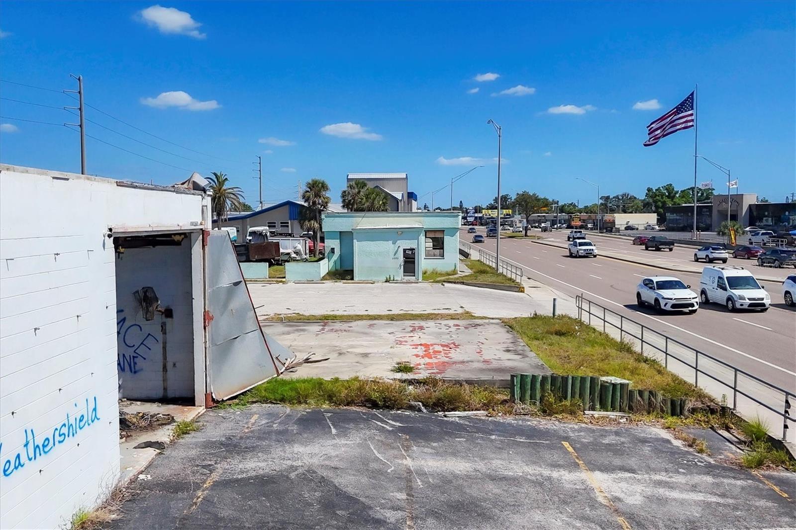 2225 S TAMIAMI TR S