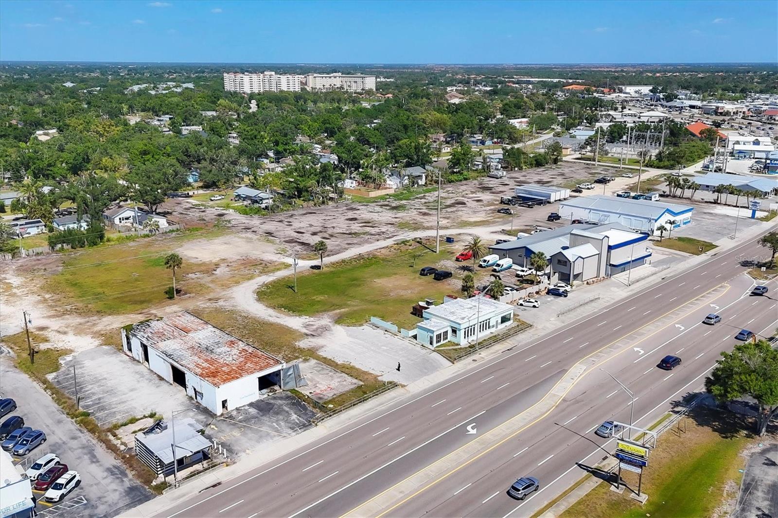 2225 S TAMIAMI TR S