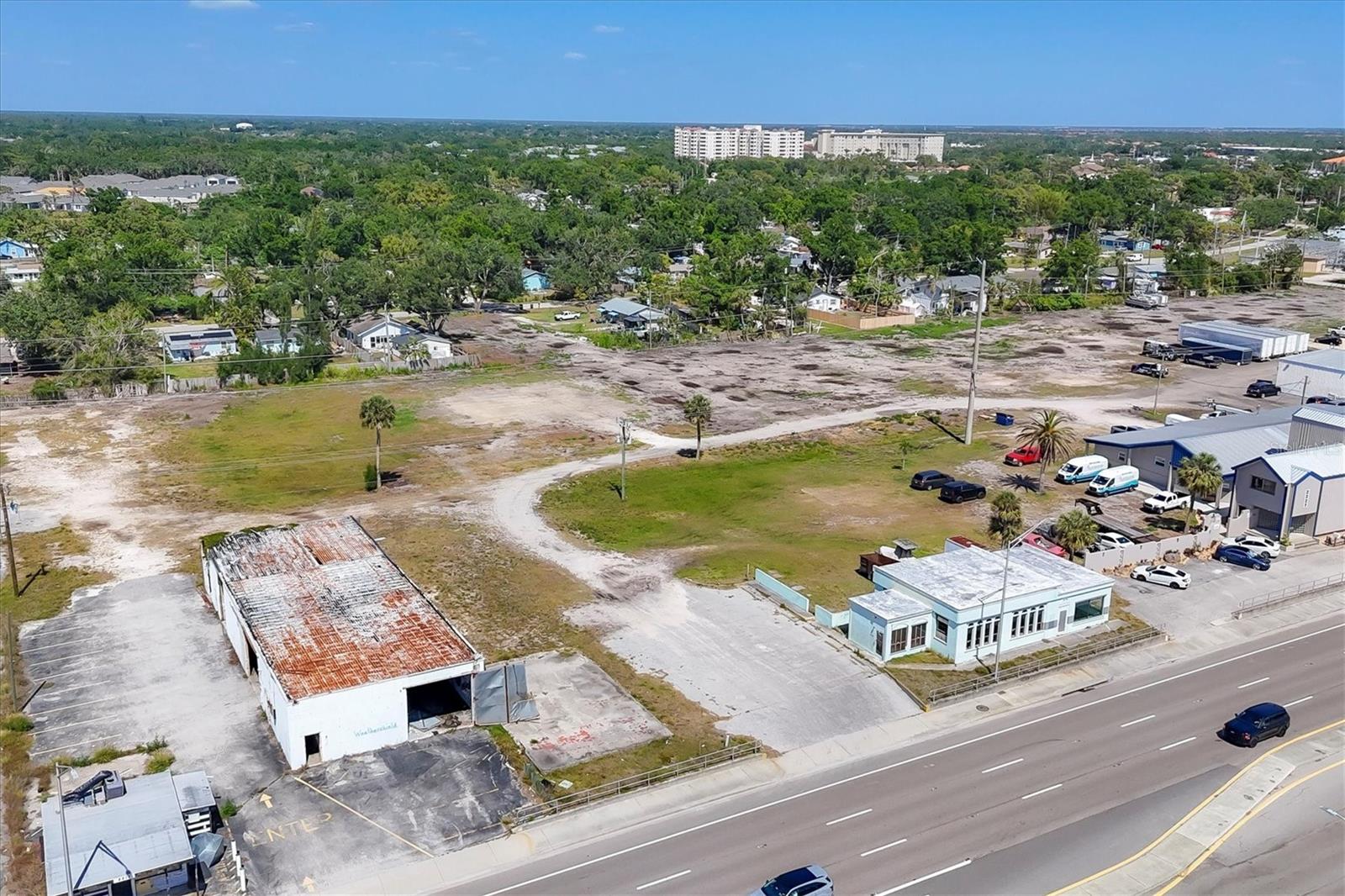 2225 S TAMIAMI TR S